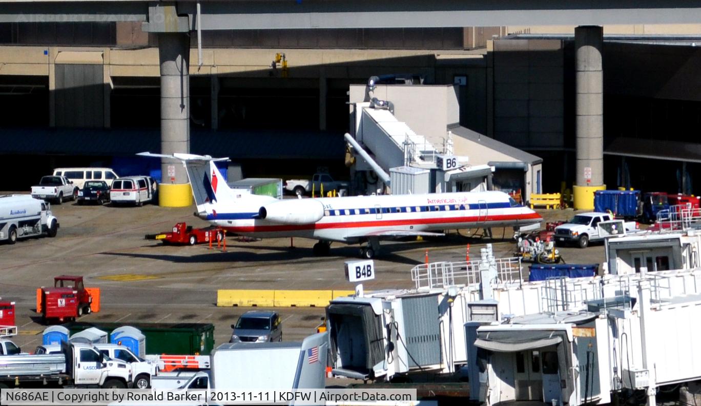 N686AE, 2004 Embraer ERJ-145LR (EMB-145LR) C/N 14500843, Gate B6 DFW