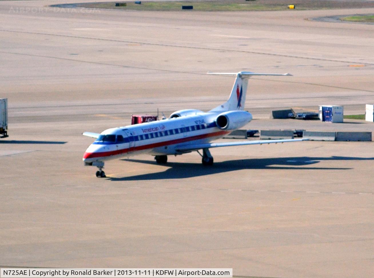 N725AE, 2000 Embraer ERJ-135LR (EMB-135LR) C/N 145312, Taxi DFW