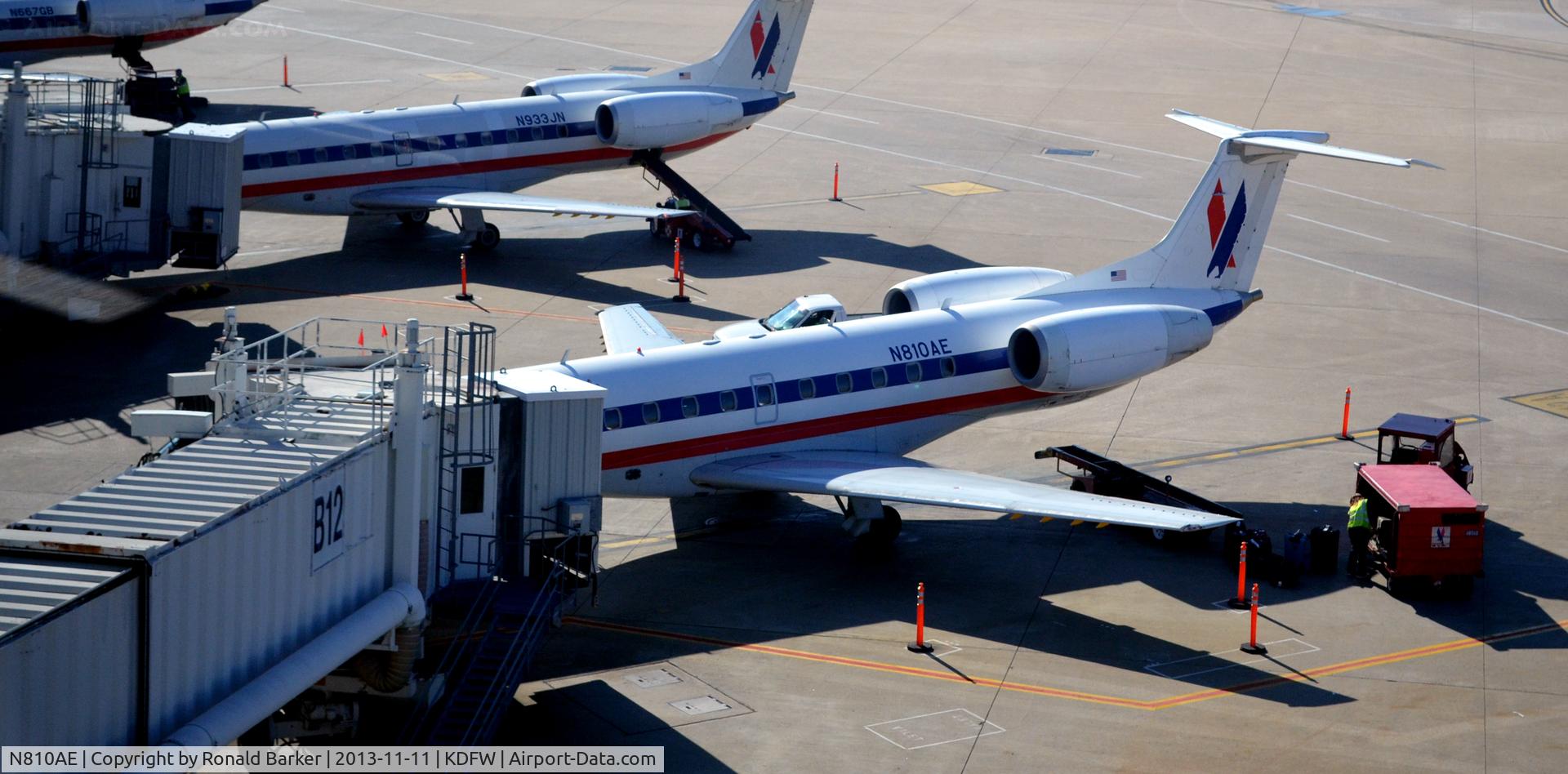 N810AE, 2001 Embraer ERJ-140LR (EMB-135KL) C/N 145525, Baggage operations Gate B12 DFW