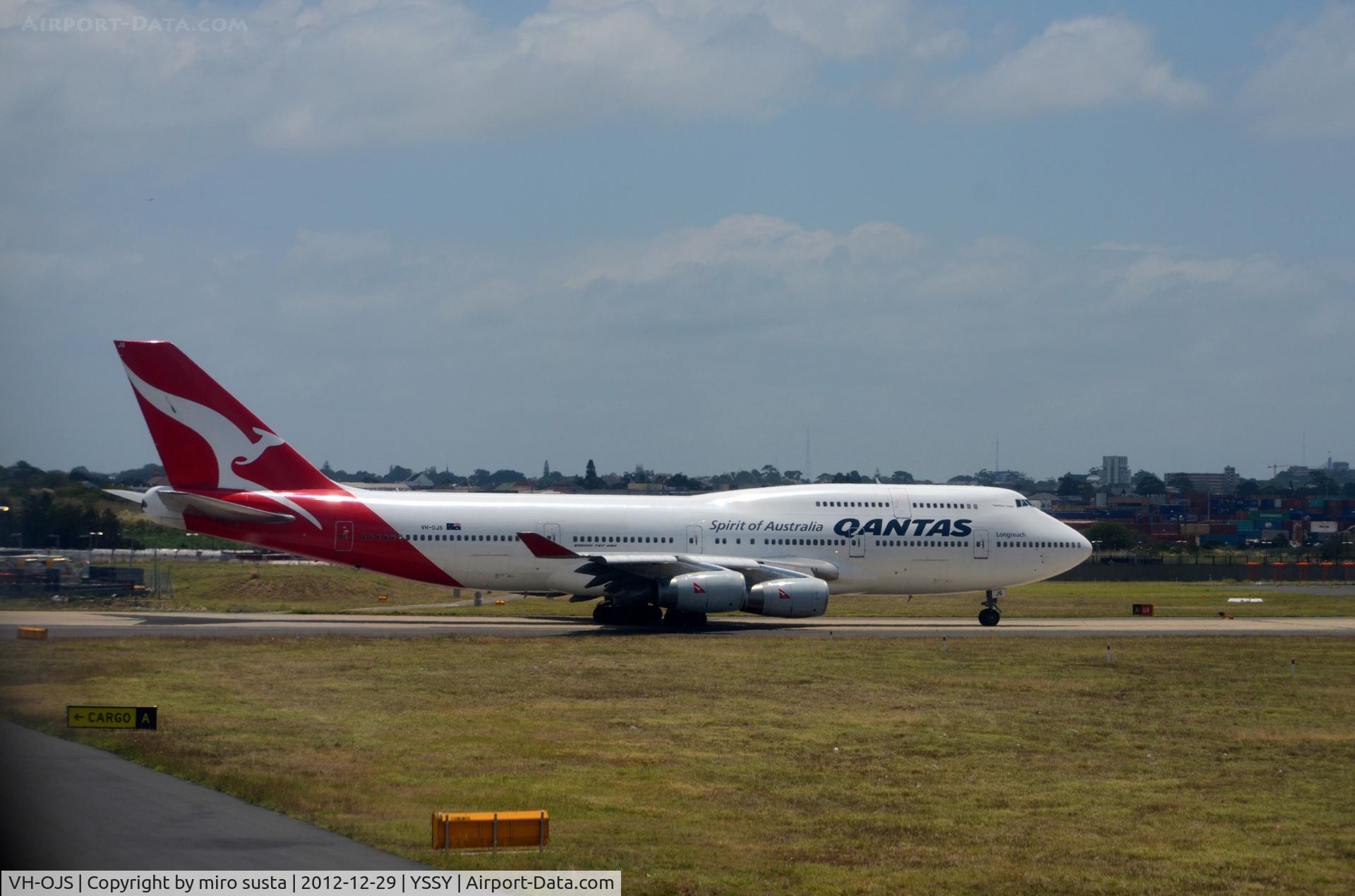 VH-OJS, 1999 Boeing 747-438 C/N 25564, Qantas  International Boeing 747-400 at Sydney Kingsford Smith International airport.