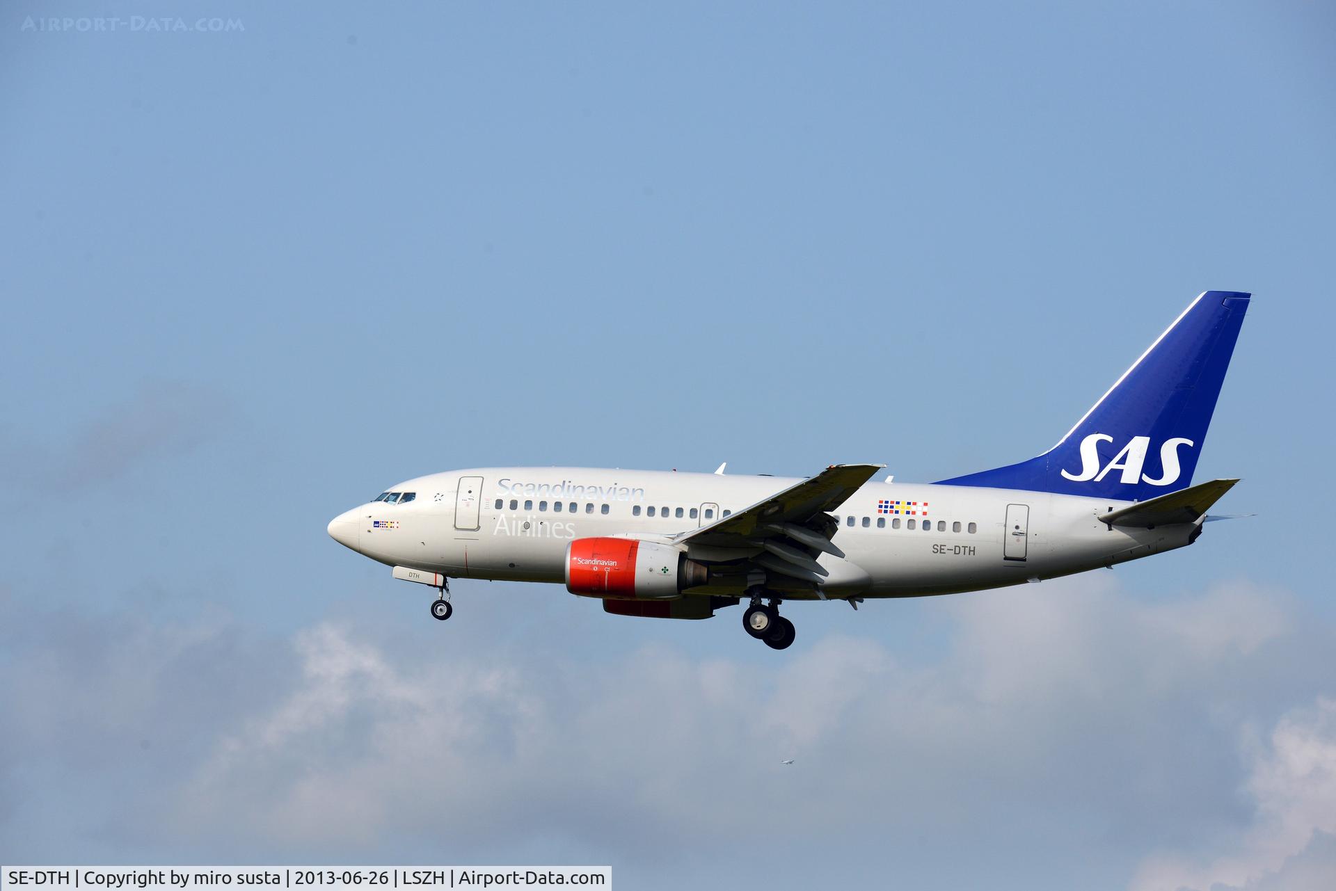 SE-DTH, 1999 Boeing 737-683 C/N 28313, Scandinavian Airlines Boeing 737-600  approaching Zurich-Kloten International airport.