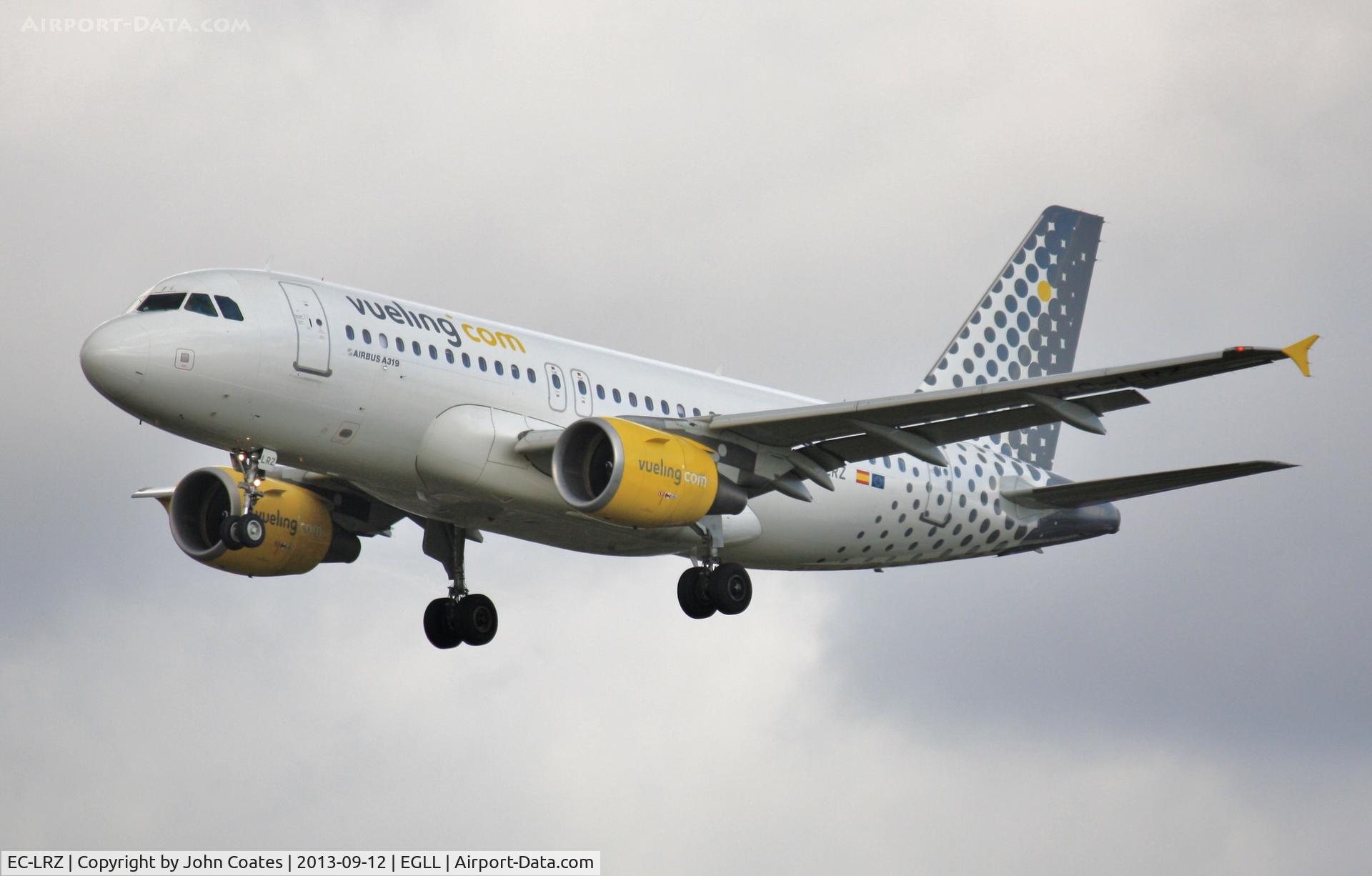 EC-LRZ, 2008 Airbus A319-112 C/N 3700, On approach to 27L