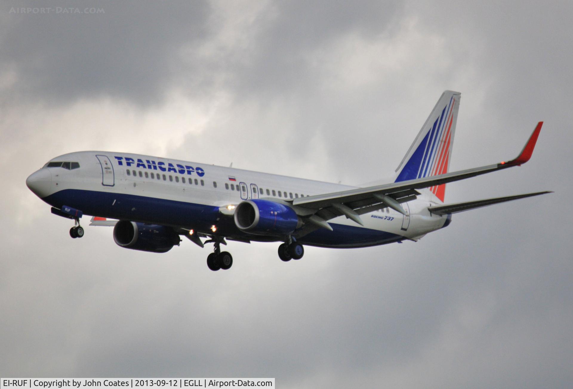 EI-RUF, 2000 Boeing 737-85P C/N 28536, Finals to 27L