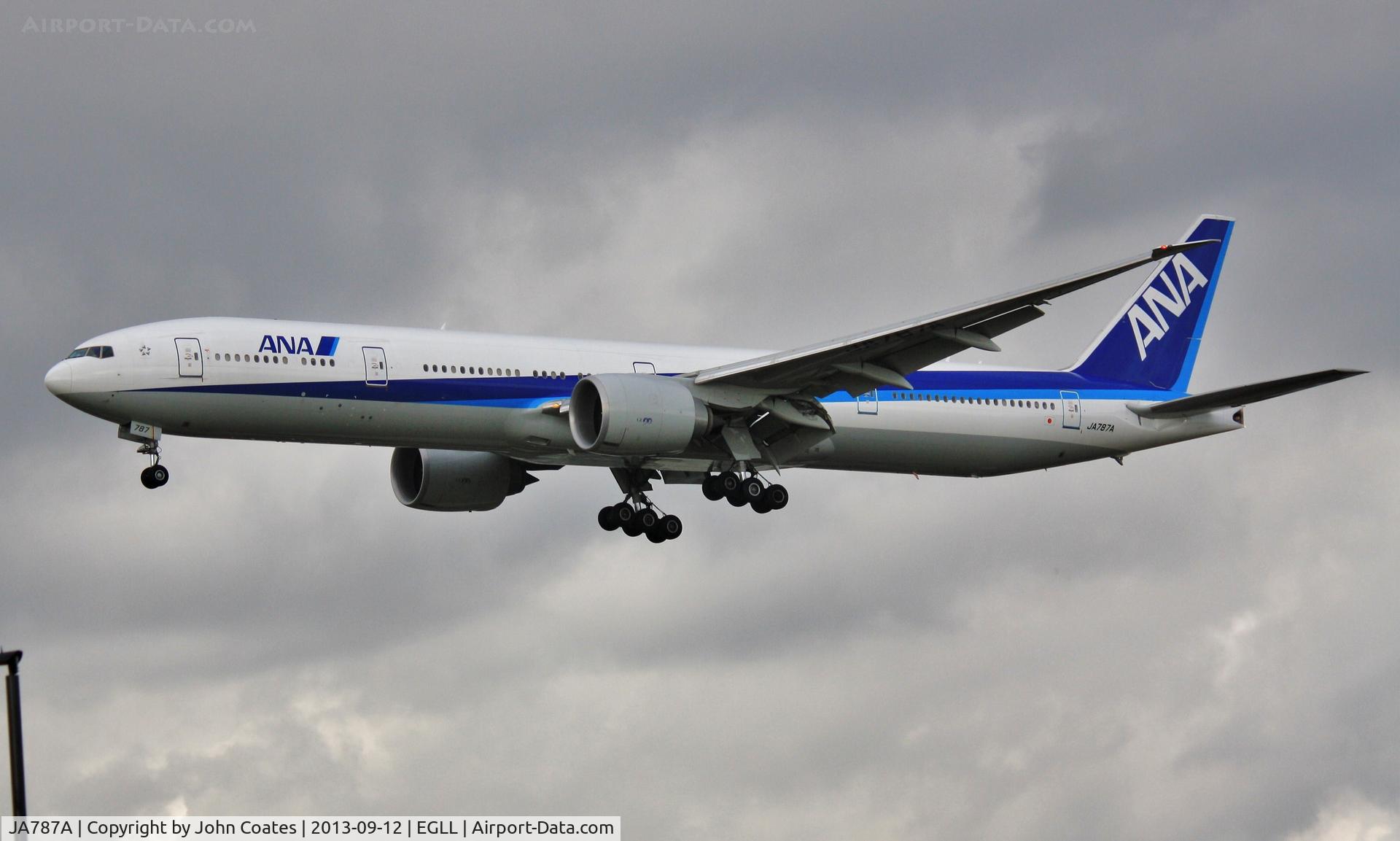 JA787A, 2010 Boeing 777-381/ER C/N 37949, Finals to 27L