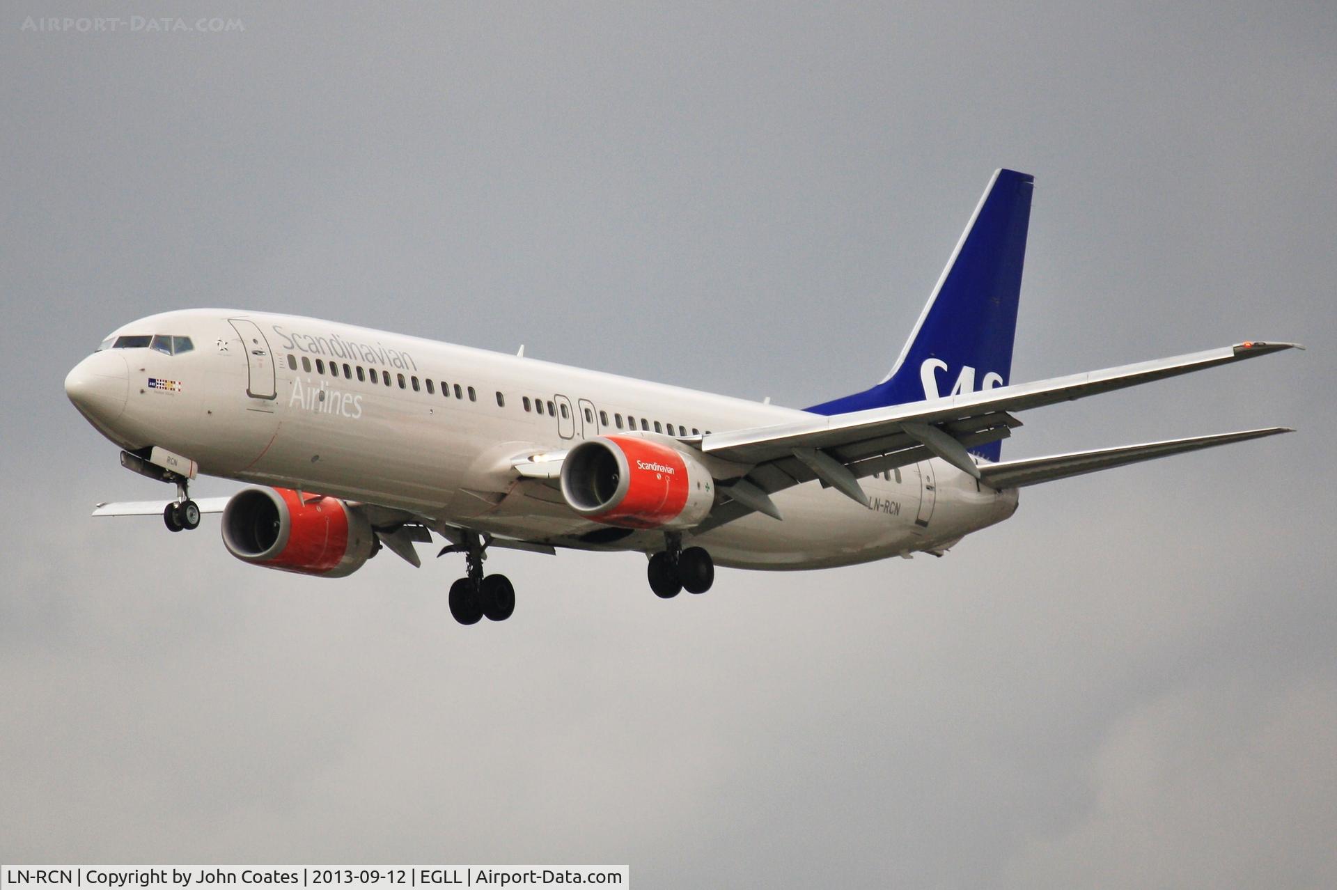 LN-RCN, 2000 Boeing 737-883 C/N 28318, Finals to 27L