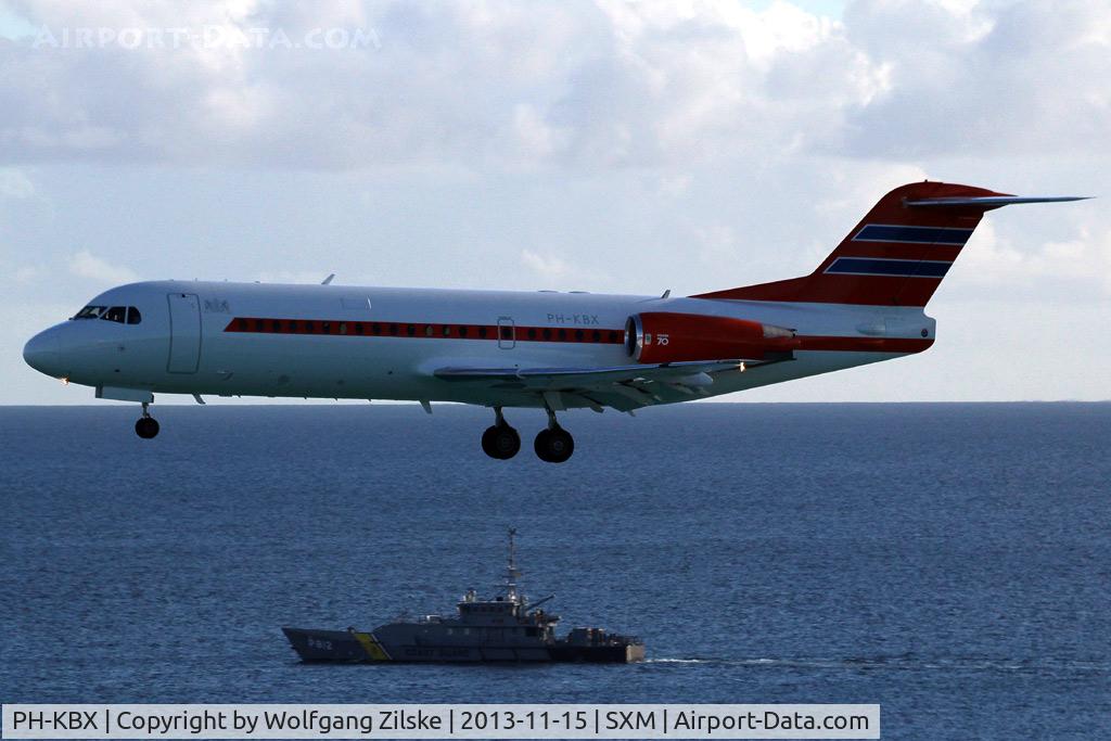 PH-KBX, 1996 Fokker 70 (F-28-0070) C/N 11547, At famous Maho Beach