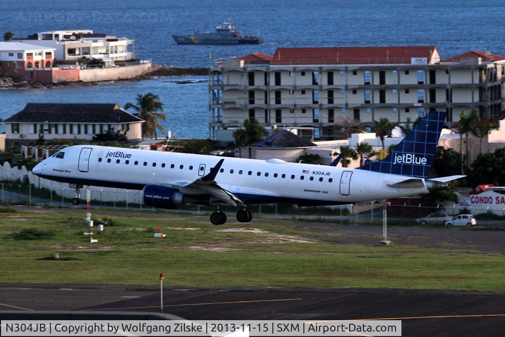 N304JB, 2009 Embraer ERJ-190-100 IGW 190AR C/N 19000257, At famous Maho Beach