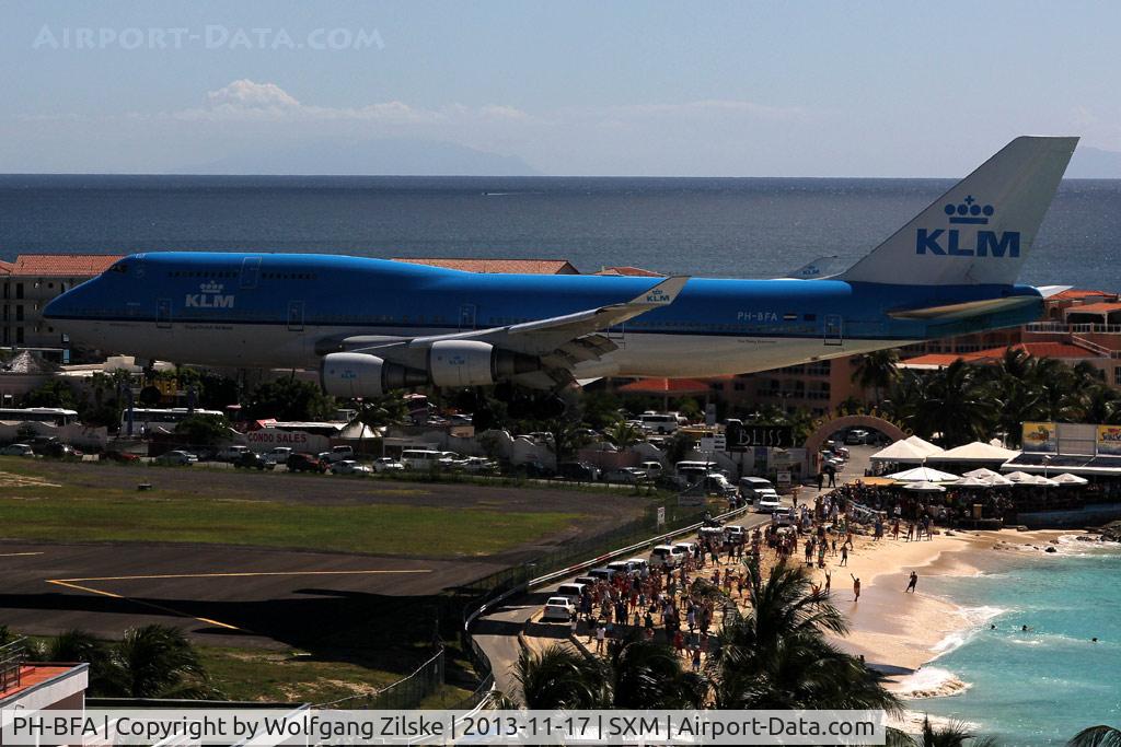 PH-BFA, 1989 Boeing 747-406 C/N 23999, At famous Maho Beach
