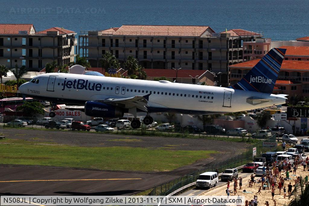 N508JL, 2000 Airbus A320-232 C/N 1257, At famous Maho Beach