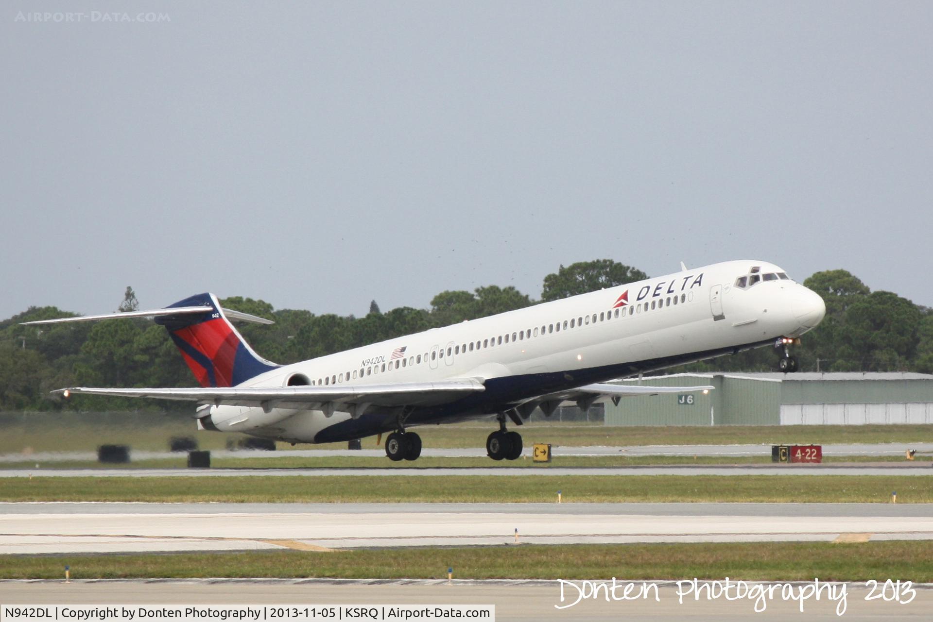 N942DL, 1989 McDonnell Douglas MD-88 C/N 49815, Delta Flight 2298 (N942DL) departs Sarasota-Bradenton International Airport enroute to Hartsfield-Jackson Atlanta International Airport