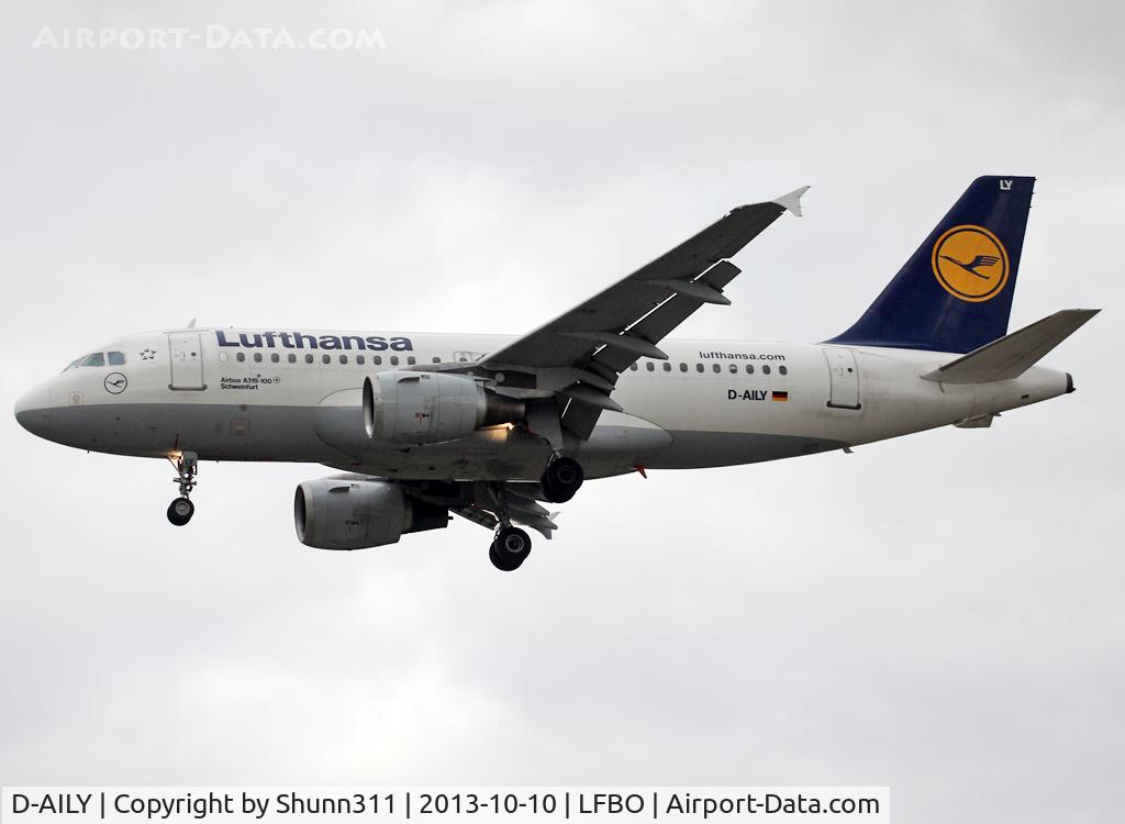 D-AILY, 1998 Airbus A319-114 C/N 875, Landing rwy 32L