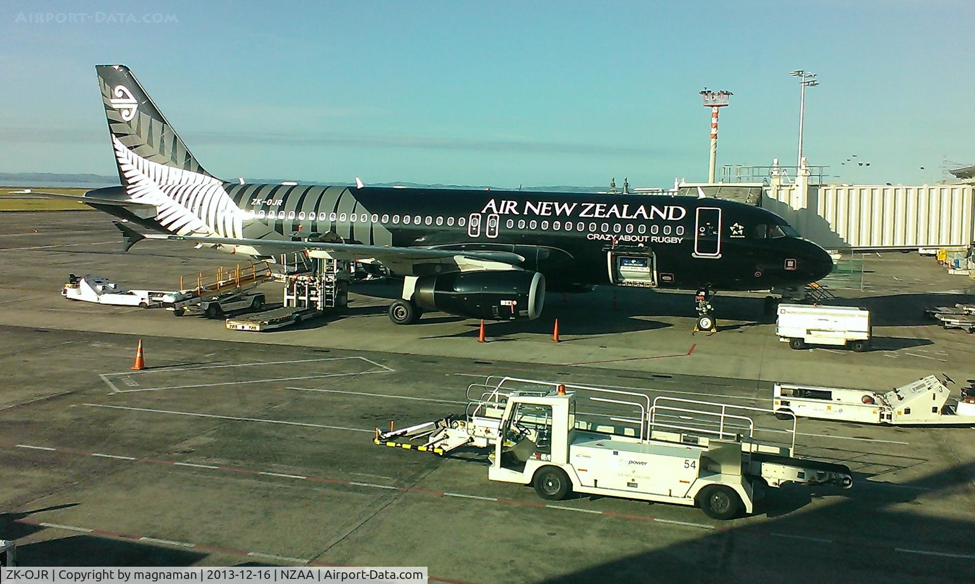 ZK-OJR, 2011 Airbus A320-232 C/N 4884, Morning sun at AKL