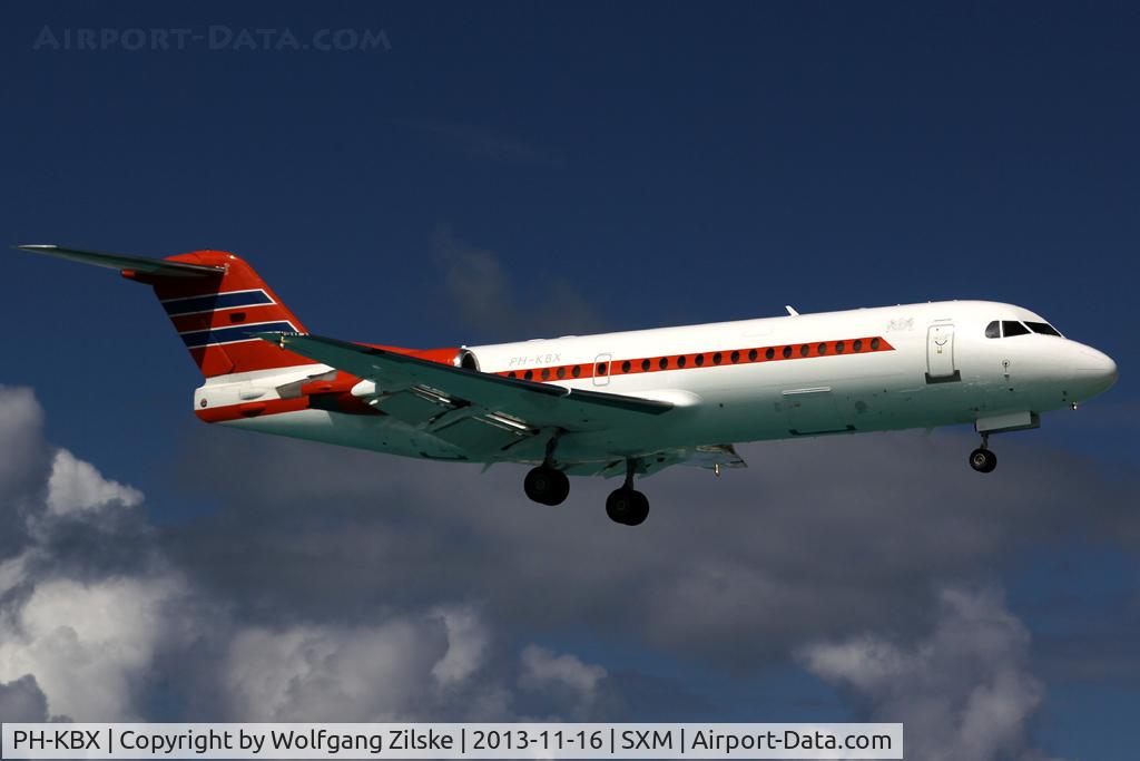 PH-KBX, 1996 Fokker 70 (F-28-0070) C/N 11547, At famous Maho Beach