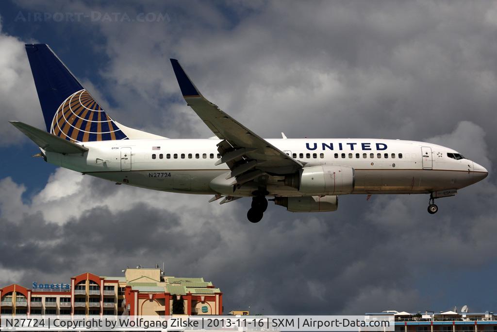 N27724, 1999 Boeing 737-724 C/N 28791, At famous Maho Beach