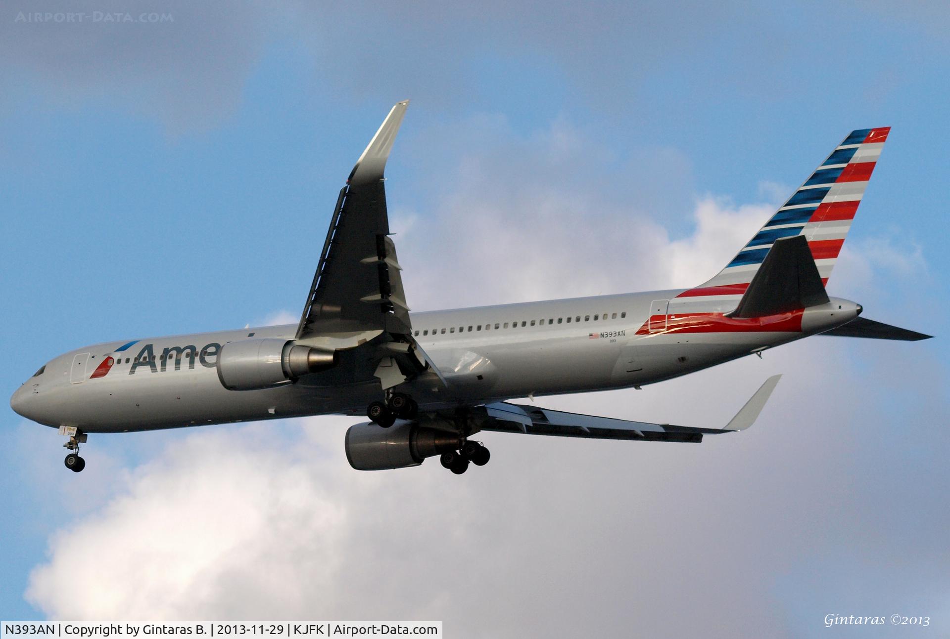 N393AN, 1998 Boeing 767-323 C/N 29430, Going To A Landing on 31R, JFK