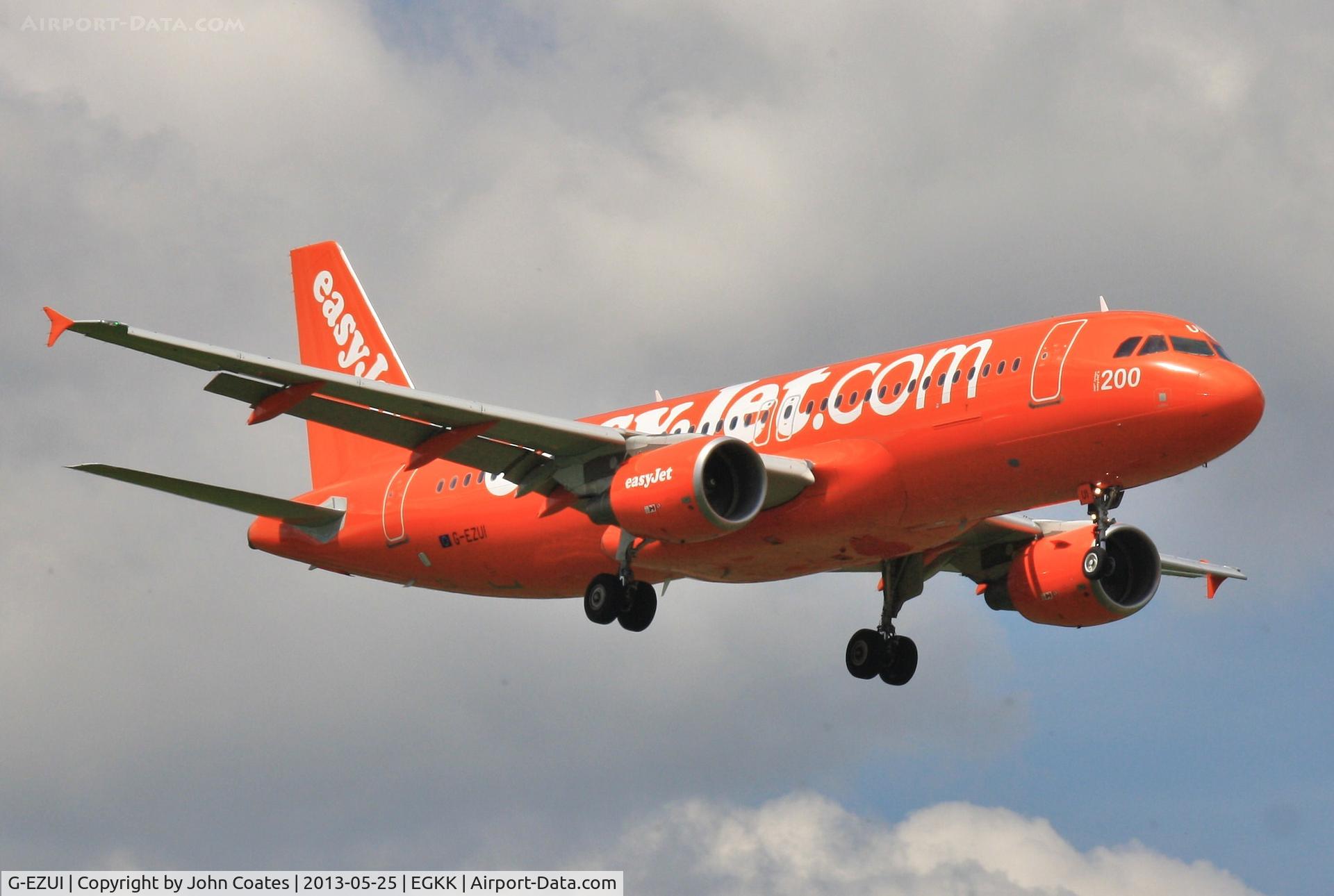 G-EZUI, 2011 Airbus A320-214 C/N 4721, On approach to 08R