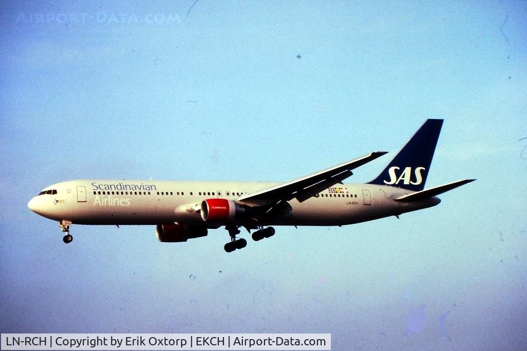 LN-RCH, 1989 Boeing 767-383/ER C/N 24318, LN-RCH about to land on rw 22L