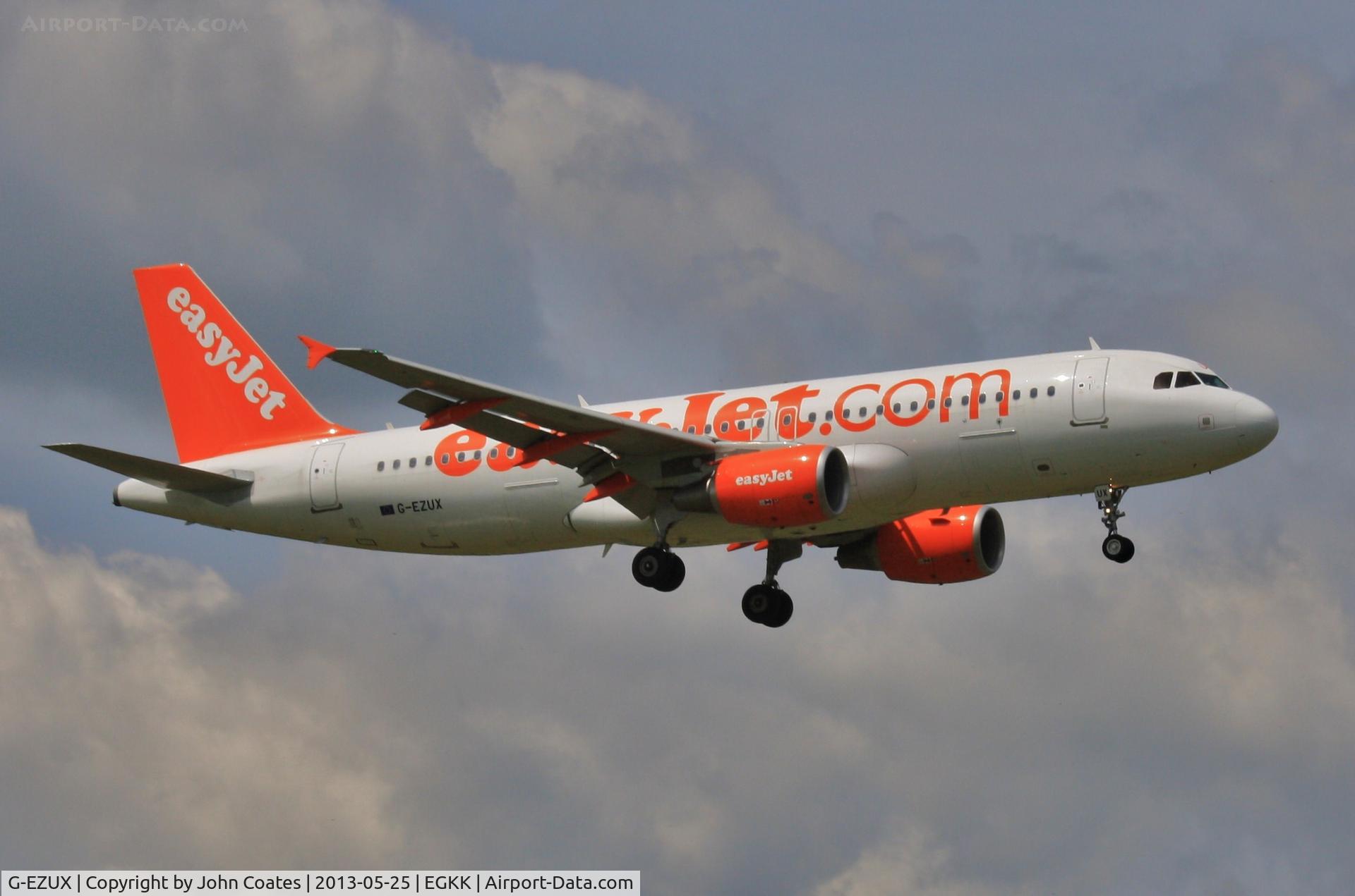 G-EZUX, 2012 Airbus A320-214 C/N 5138, Finals to 08R