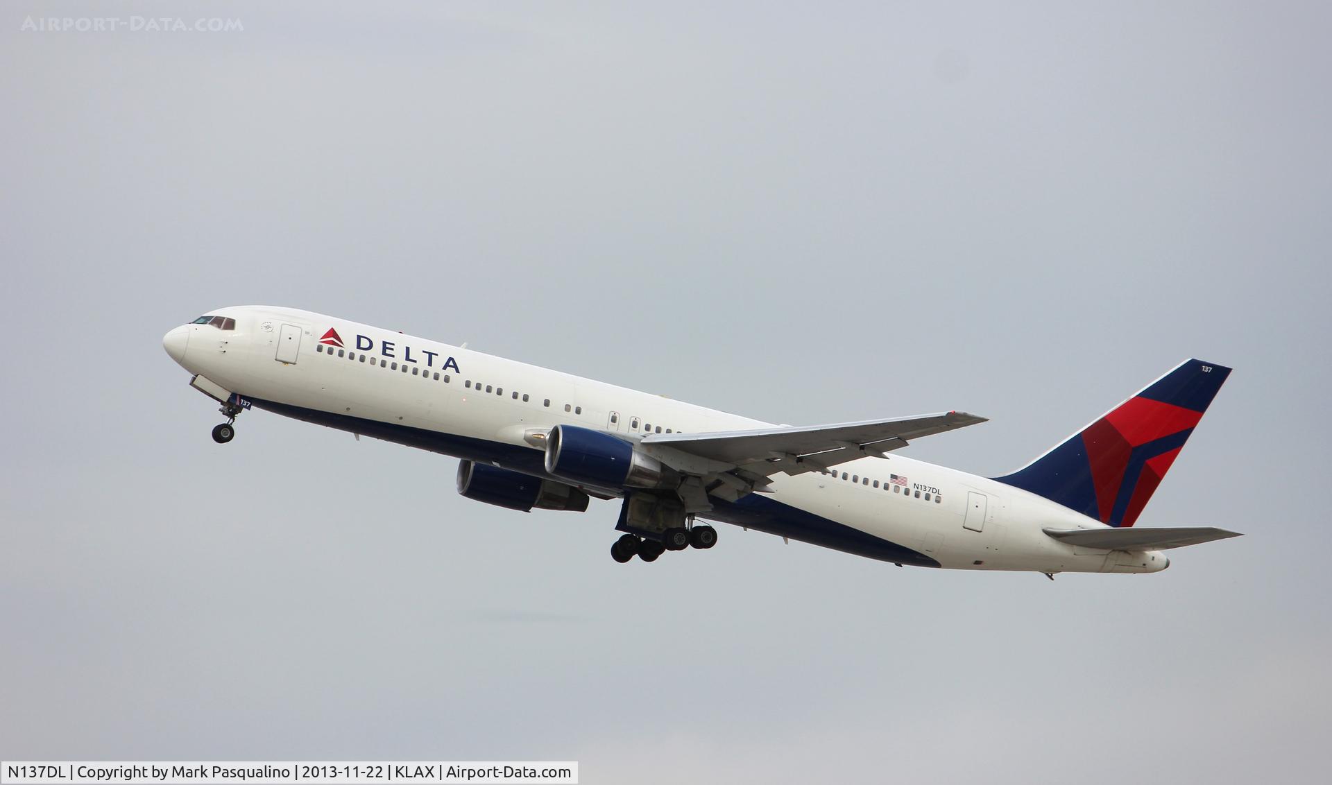 N137DL, 1991 Boeing 767-332 C/N 25306, Boeing 767-300