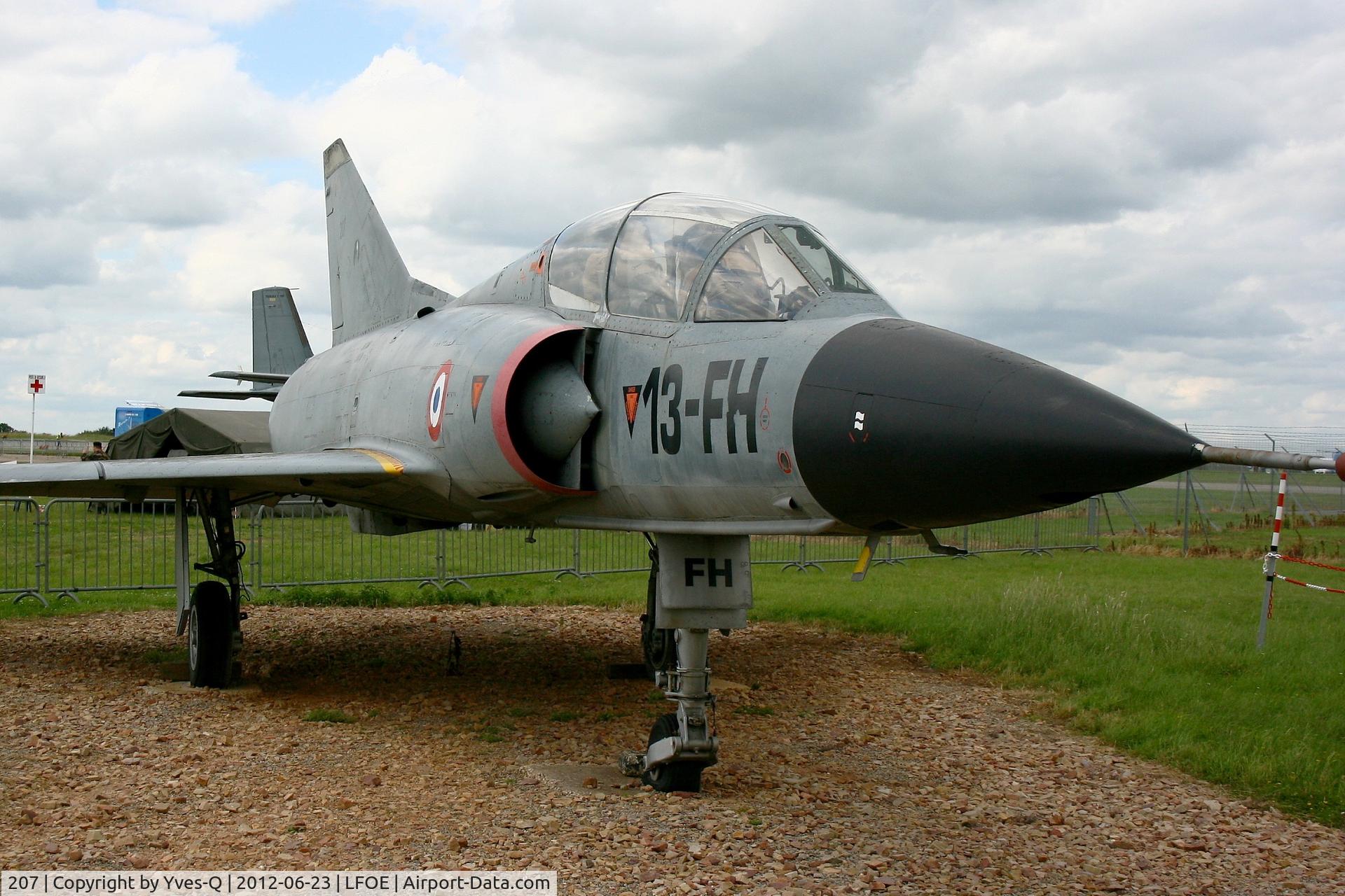 207, Dassault Mirage IIIB C/N 207, Dassault Mirage III B (cn 207-13-FH), Static display Evreux-Fauville Air Base 105 (LFOE)