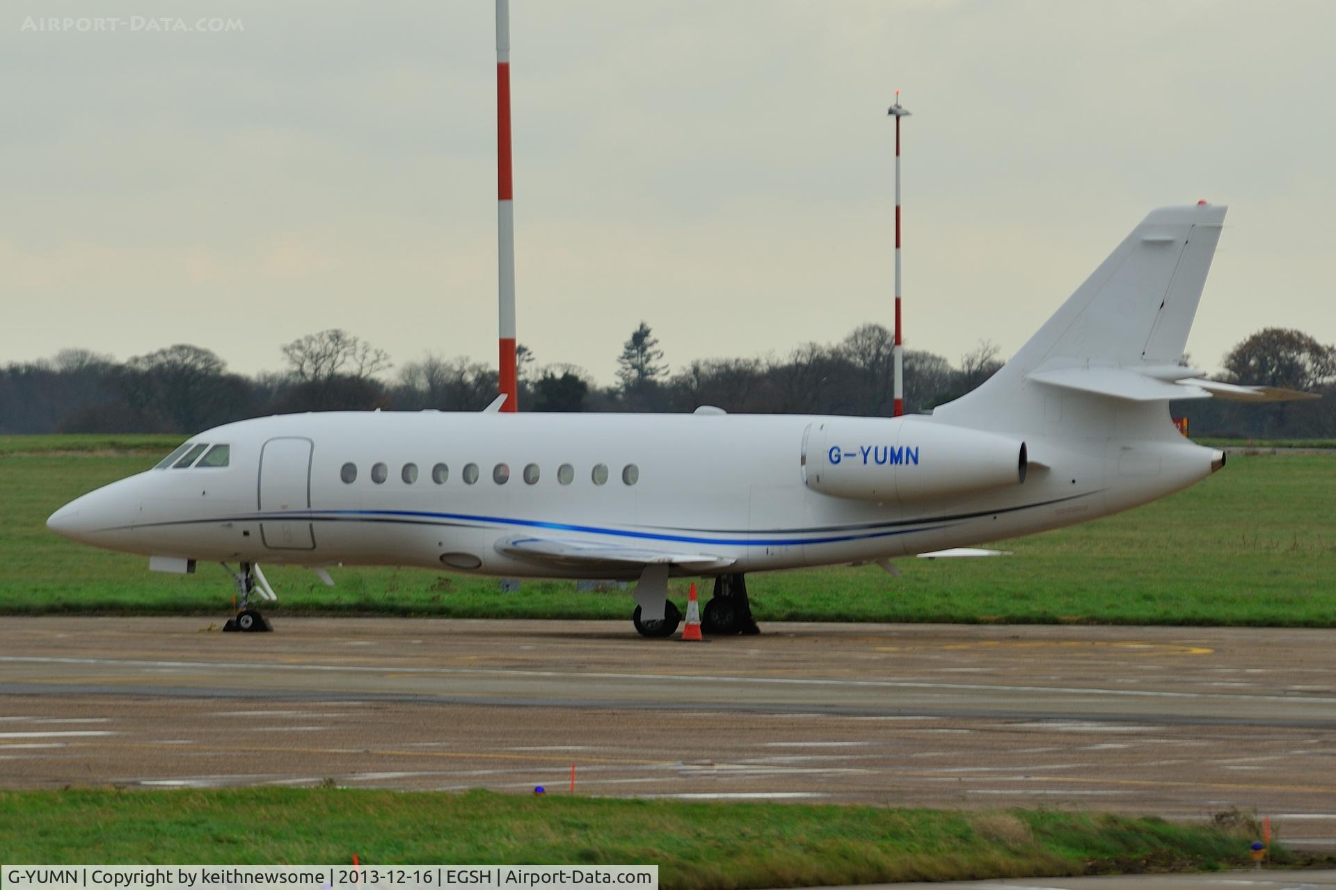 G-YUMN, 1993 Dassault Falcon 2000 C/N 1, Early morning arrival !