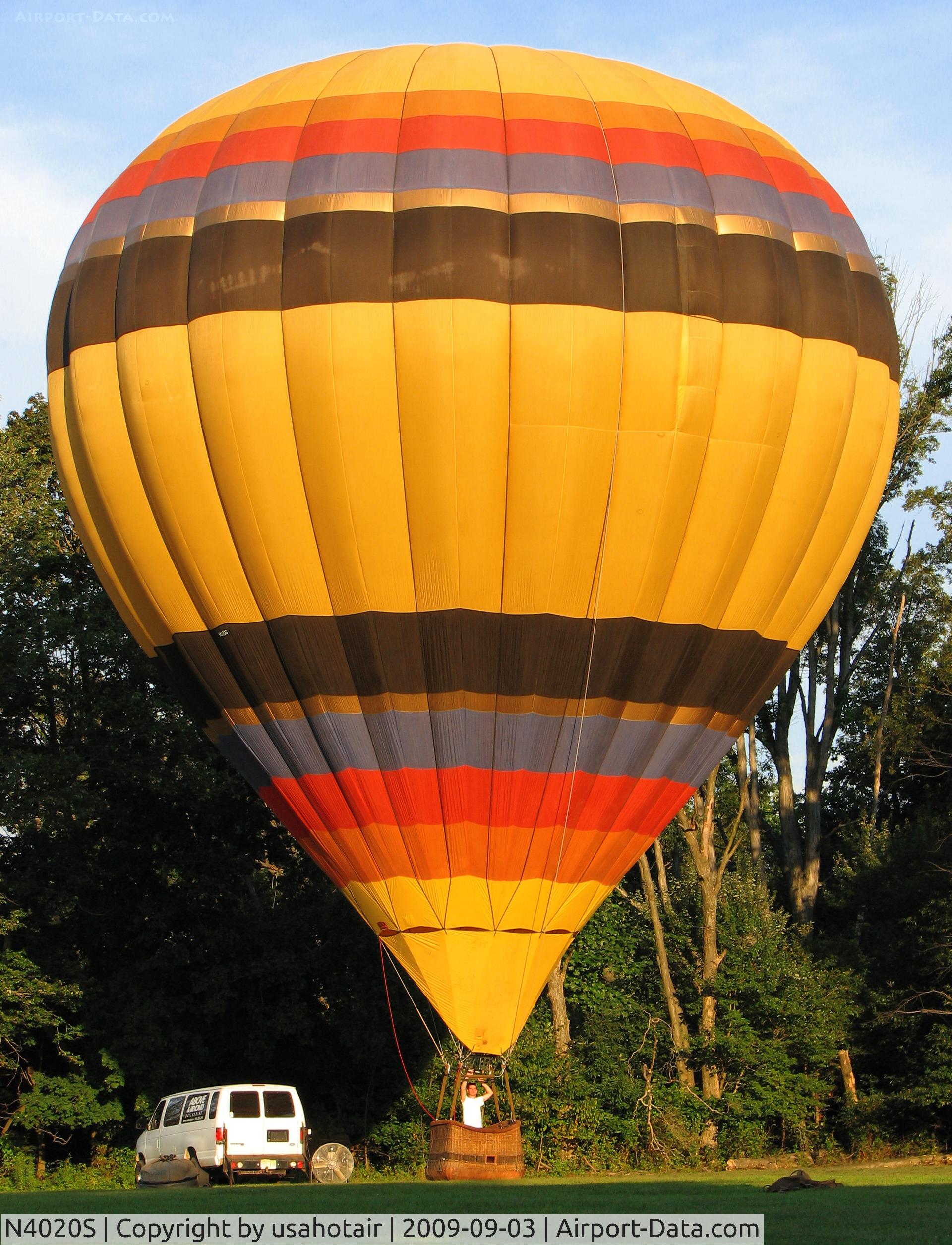 N4020S, 1991 Cameron Balloons Us N-77 C/N 5677, N4020S inflated in Chester Springs, PA. This balloon was built to advertise Kodak Film using removable banners.
