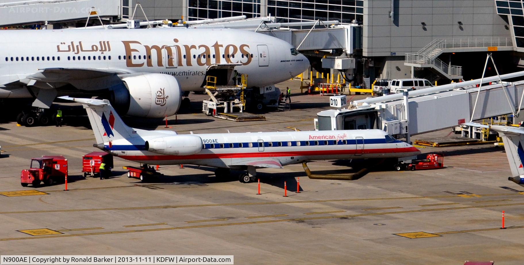 N900AE, 2004 Embraer ERJ-145LR (EMB-145LR) C/N 14500885, Gate D10 DFW
