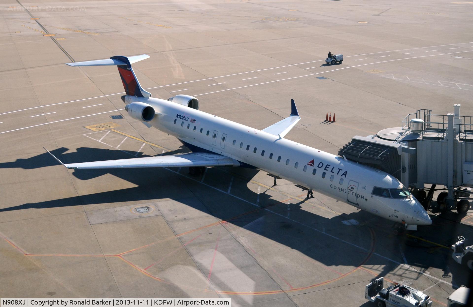 N908XJ, 2007 Bombardier CRJ-900ER (CL-600-2D24) C/N 15140, Gate E13 DFW