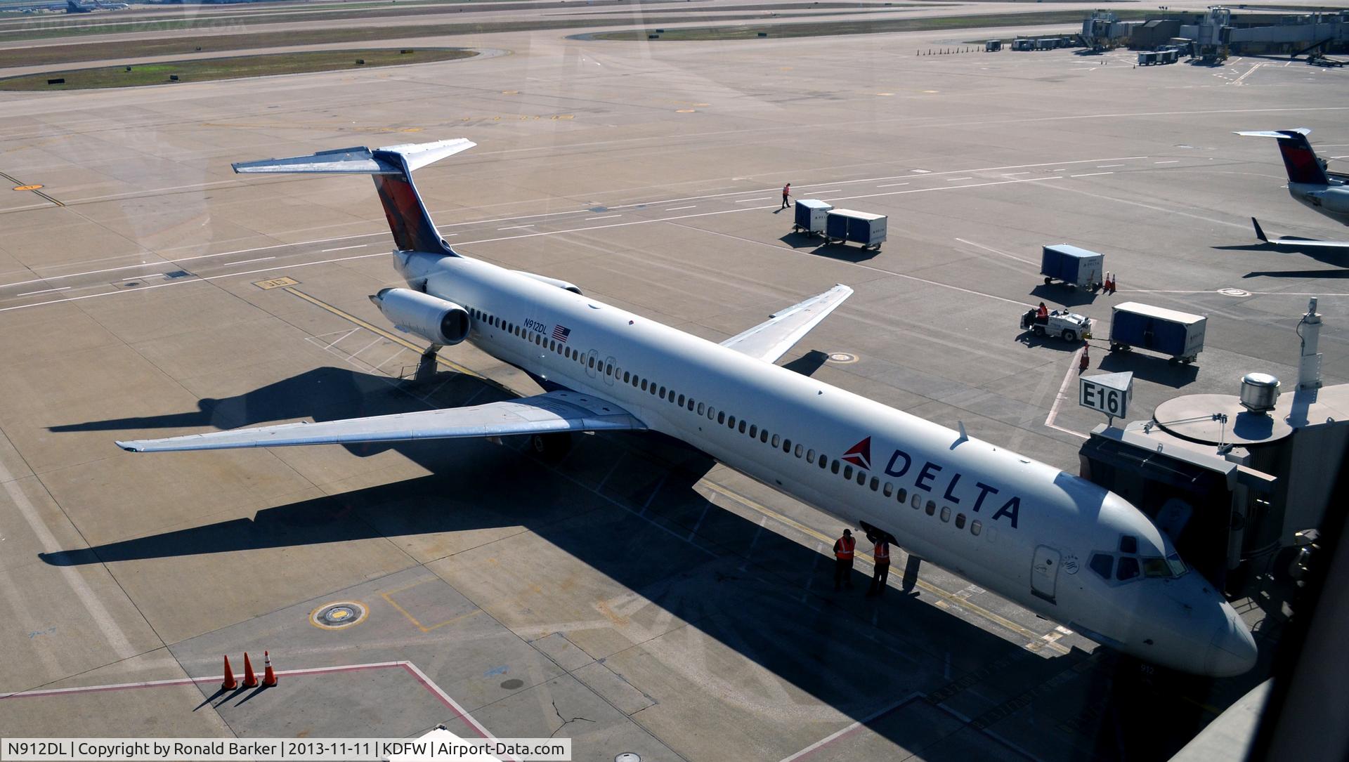 N912DL, 1987 McDonnell Douglas MD-88 C/N 49543, Gate E16 DFW