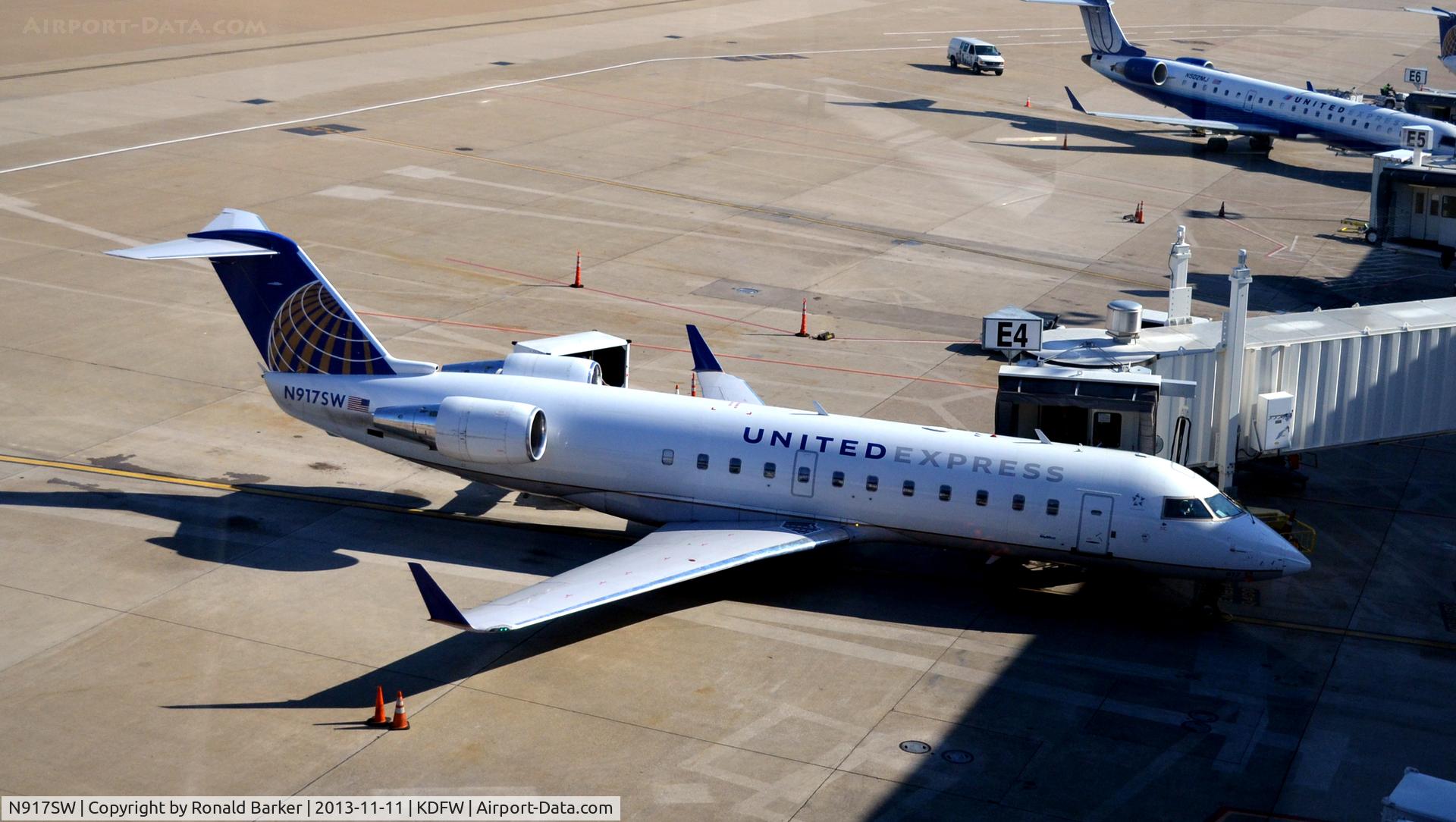 N917SW, 2002 Canadair CRJ-200LR (CL-600-2B19) C/N 7641, Gate E4 DFW