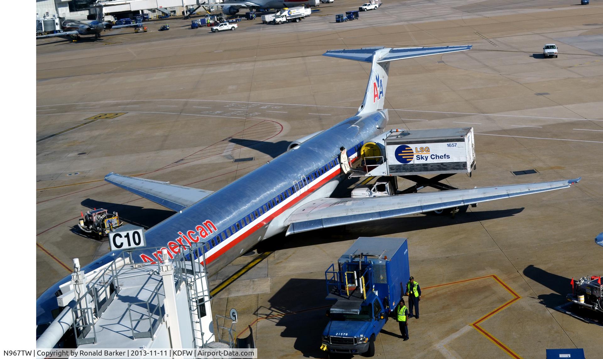 N967TW, 1999 McDonnell Douglas MD-83 (DC-9-83) C/N 53617, Gate C10 DFW