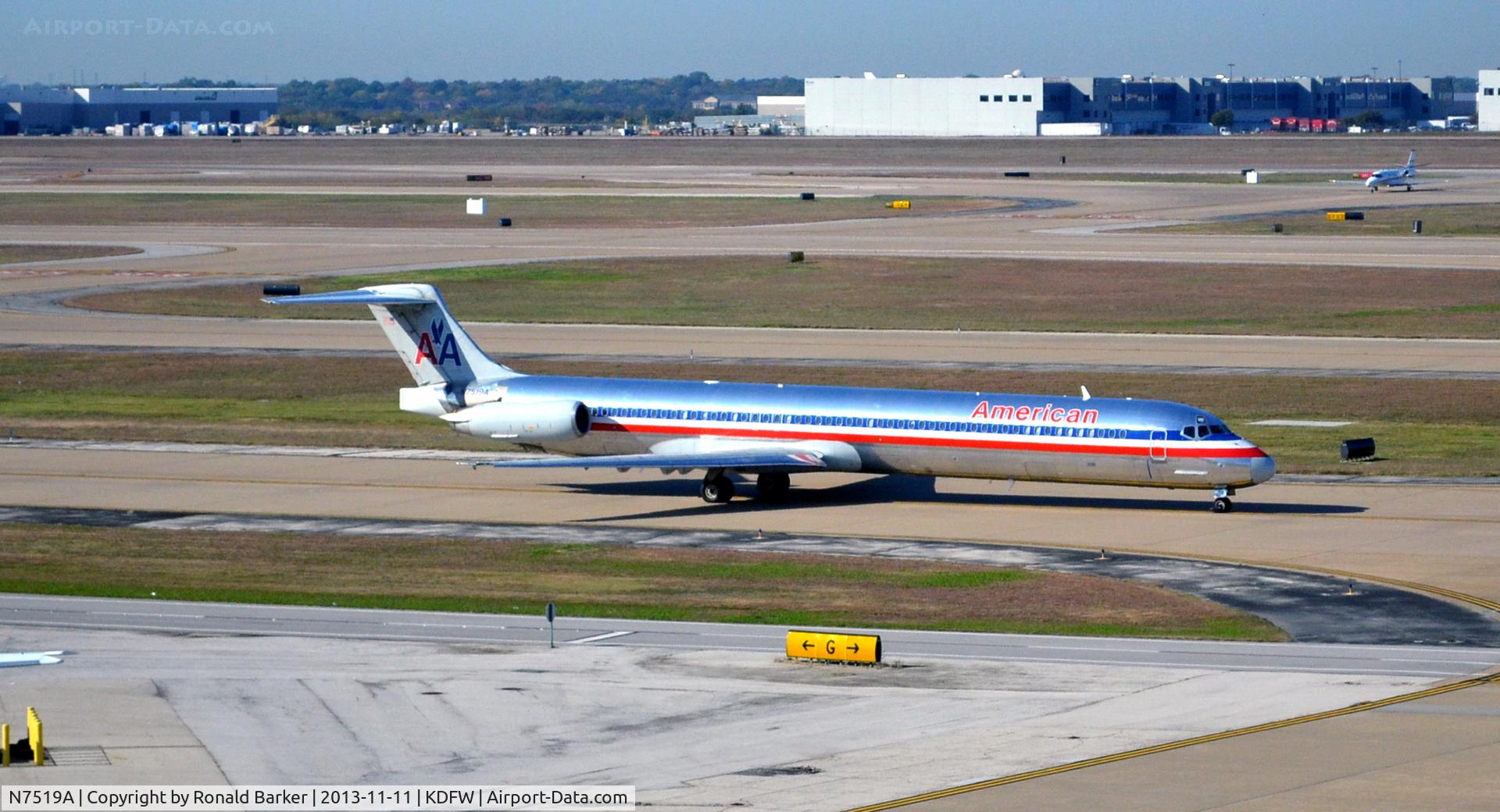 N7519A, 1990 McDonnell Douglas MD-82 (DC-9-82) C/N 49896, Taxi DFW