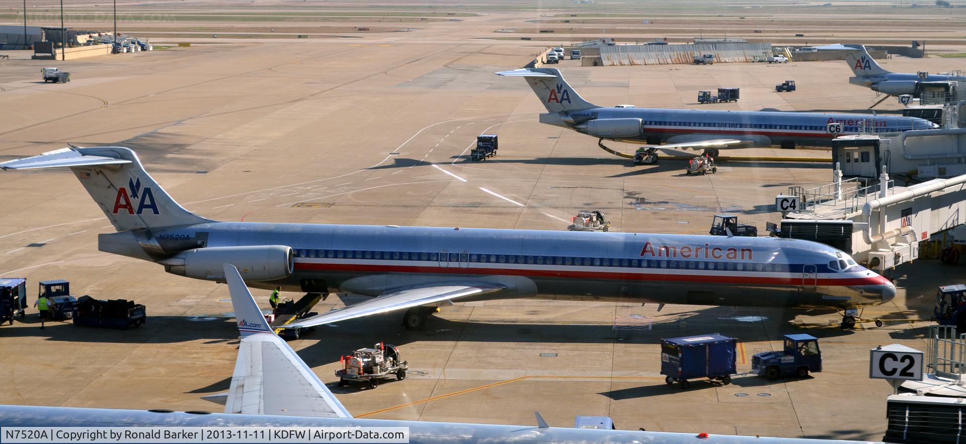 N7520A, 1990 McDonnell Douglas MD-82 (DC-9-82) C/N 49897, Gate C4 DFW