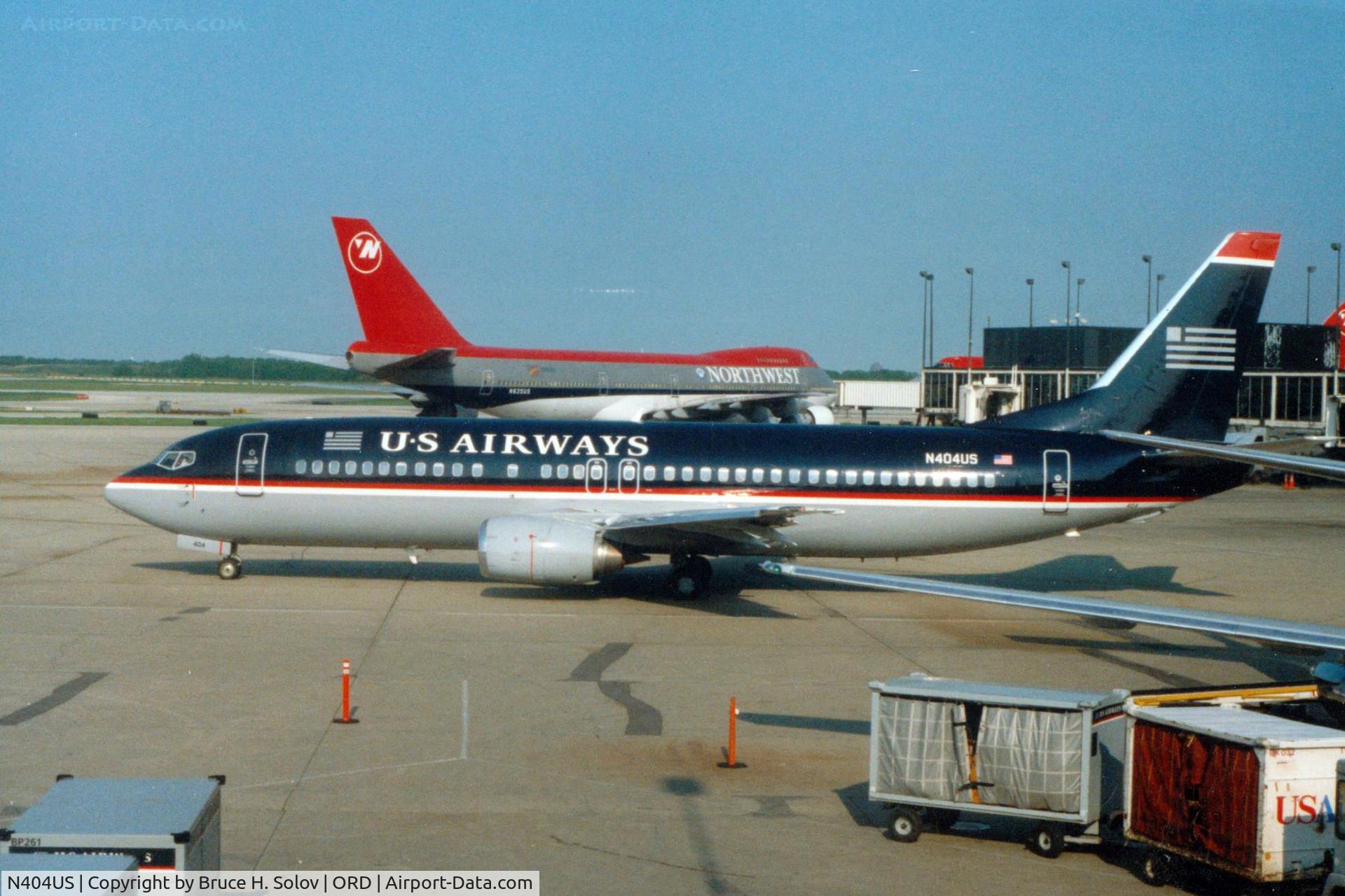 N404US, 1989 Boeing 737-401 C/N 23886, on the tarmac at ORD
