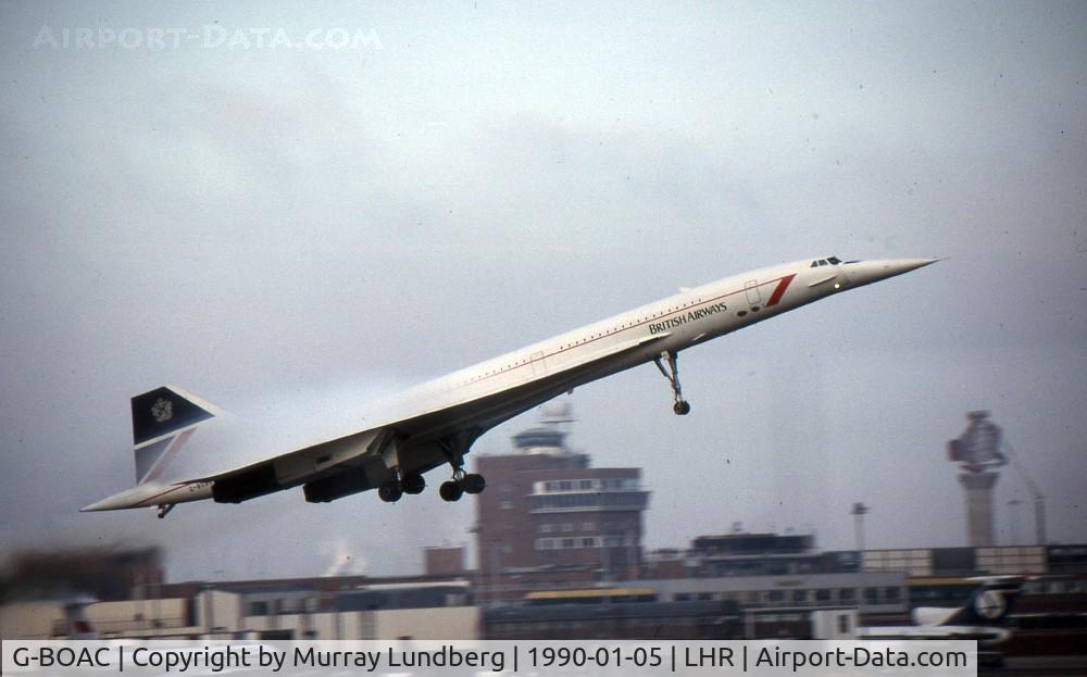 G-BOAC, 1975 Aerospatiale-BAC Concorde 1-102 C/N 100-004, Taking off on a cool wet day at Heathrow, creating its own clouds over the wings.