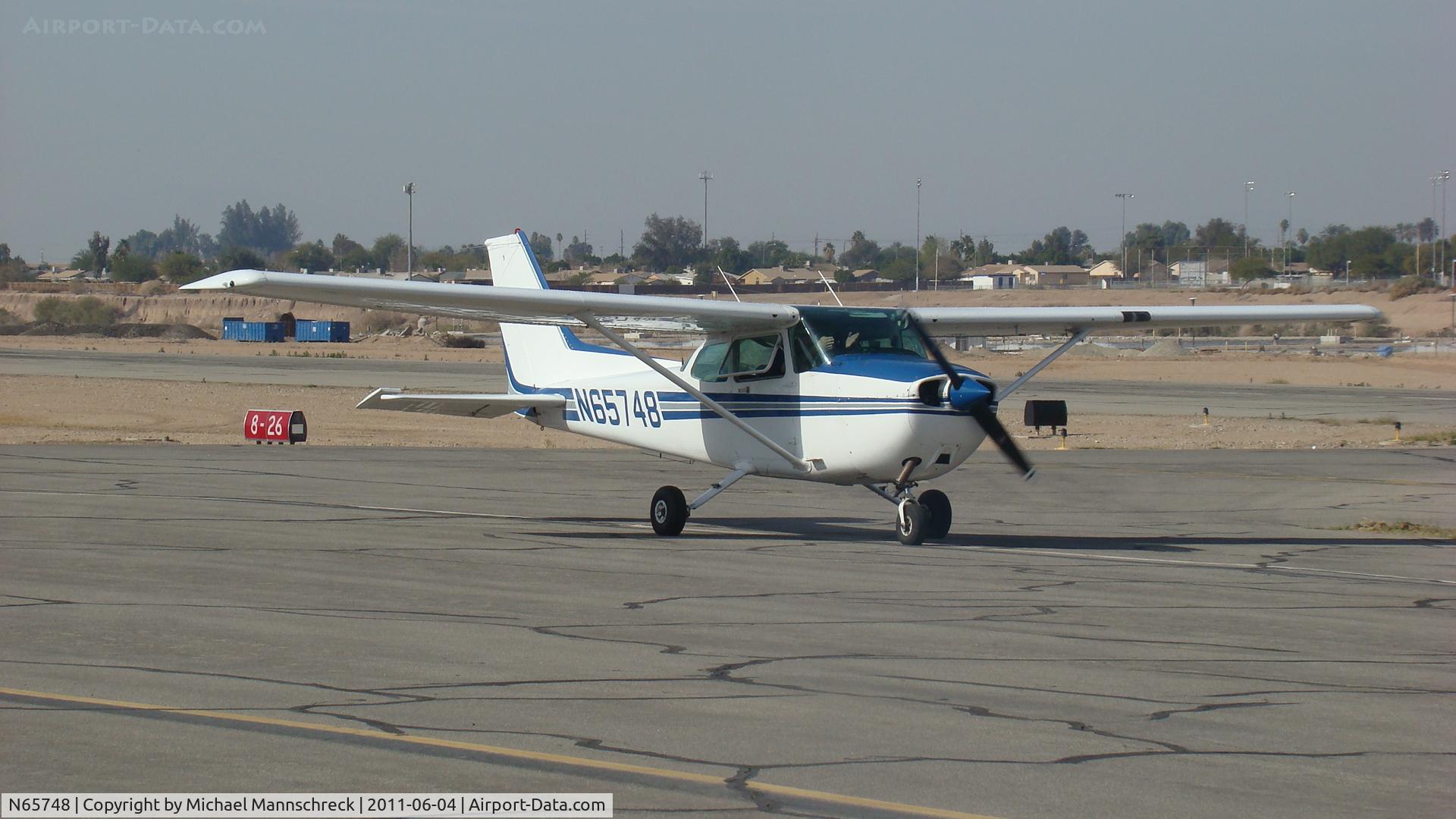 N65748, 1982 Cessna 172P C/N 17275853, taxing to parking