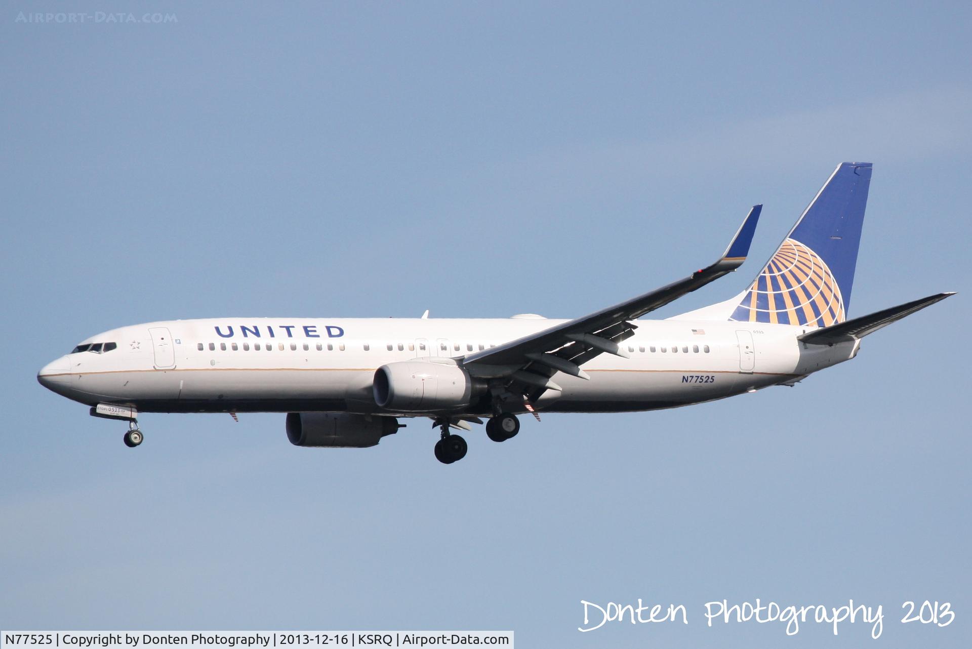 N77525, 2010 Boeing 737-824 C/N 31659, United Flight 1190 (N77525) arrives at Sarasota-Bradenton International Airport following a flight from Chicago-O'Hare International Airport