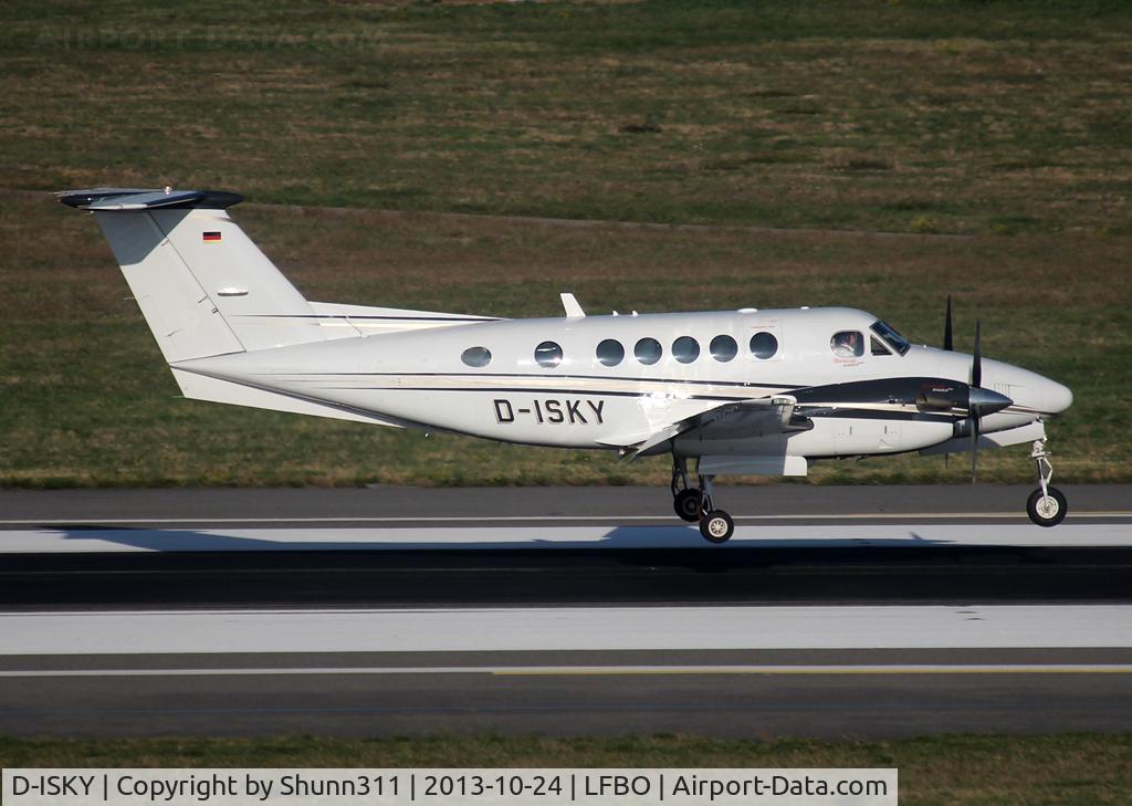 D-ISKY, 2009 Hawker Beechcraft B200 King Air C/N BB-2014, Landing rwy 14R