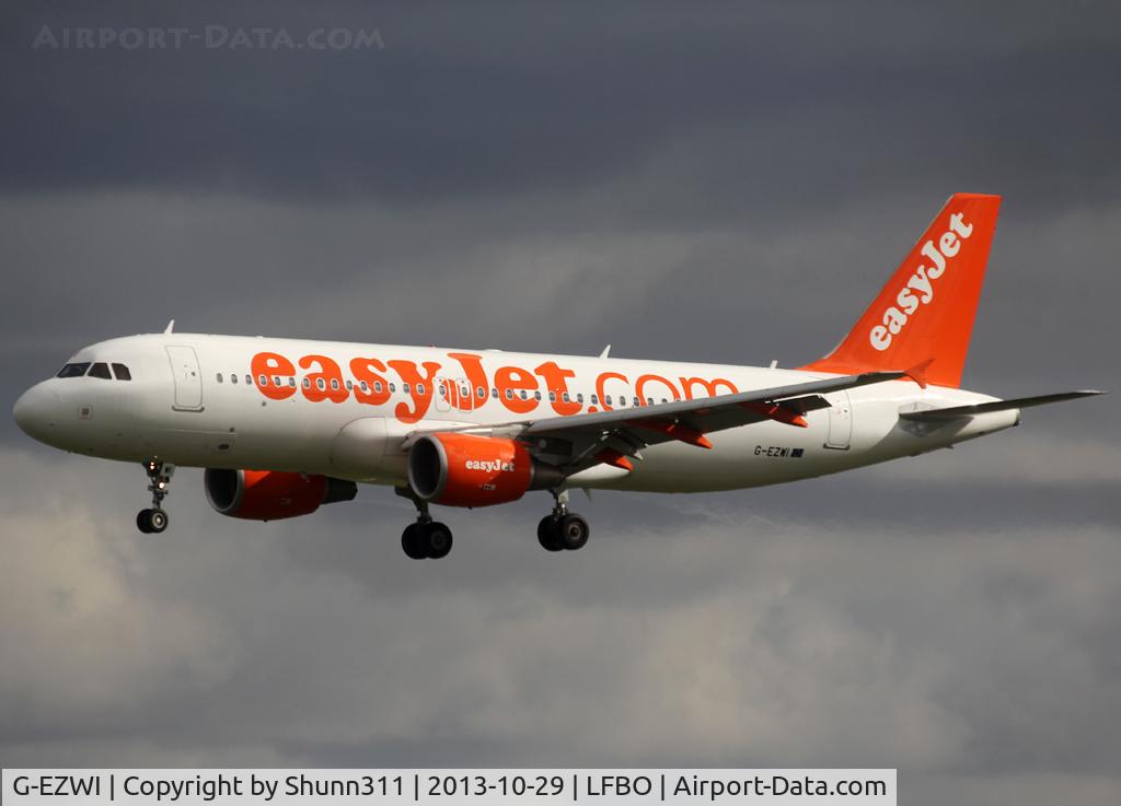 G-EZWI, 2013 Airbus A320-214 C/N 5592, Landing rwy 32R