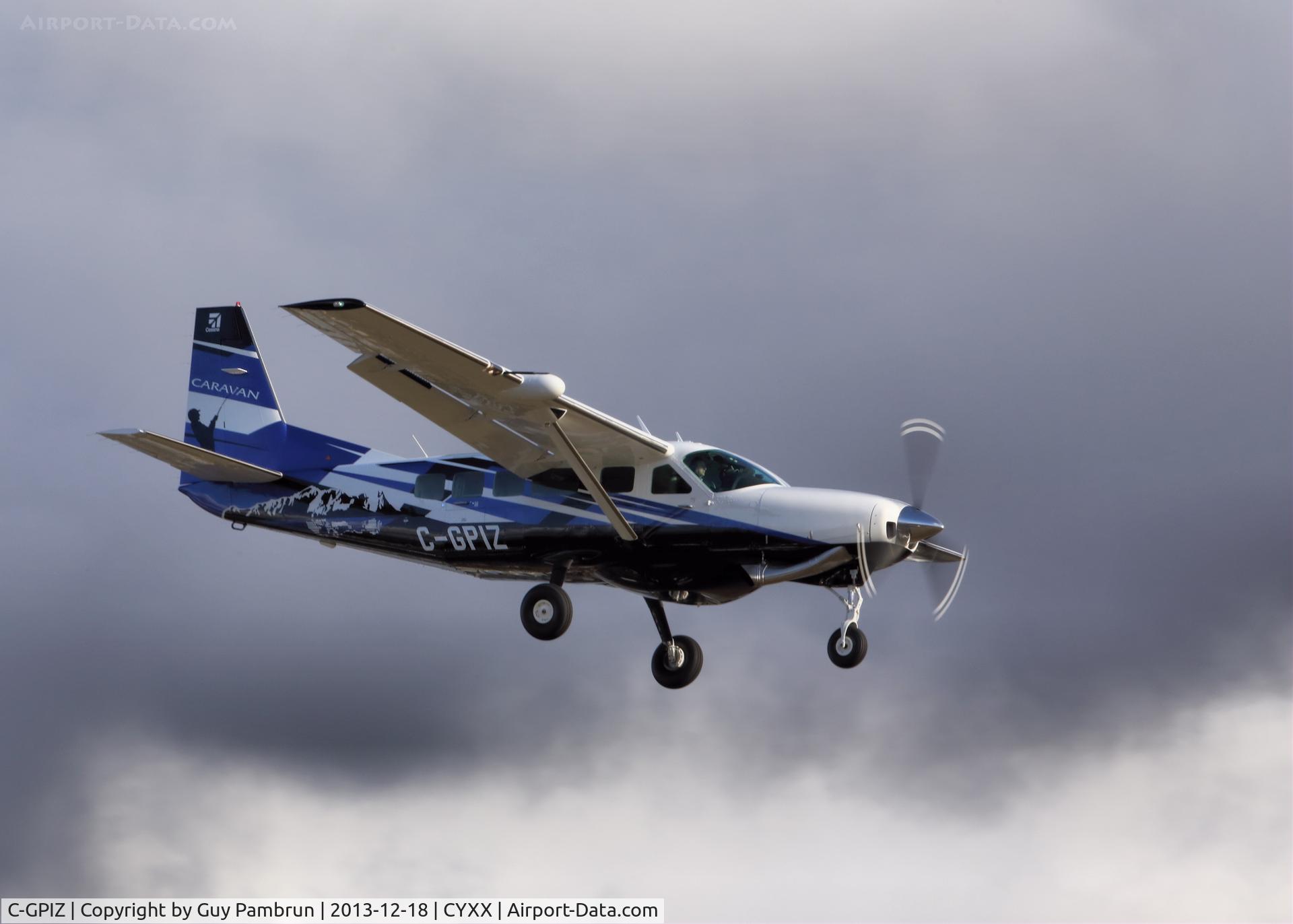 C-GPIZ, 2013 Cessna 208 Caravan I C/N 20800547, On final