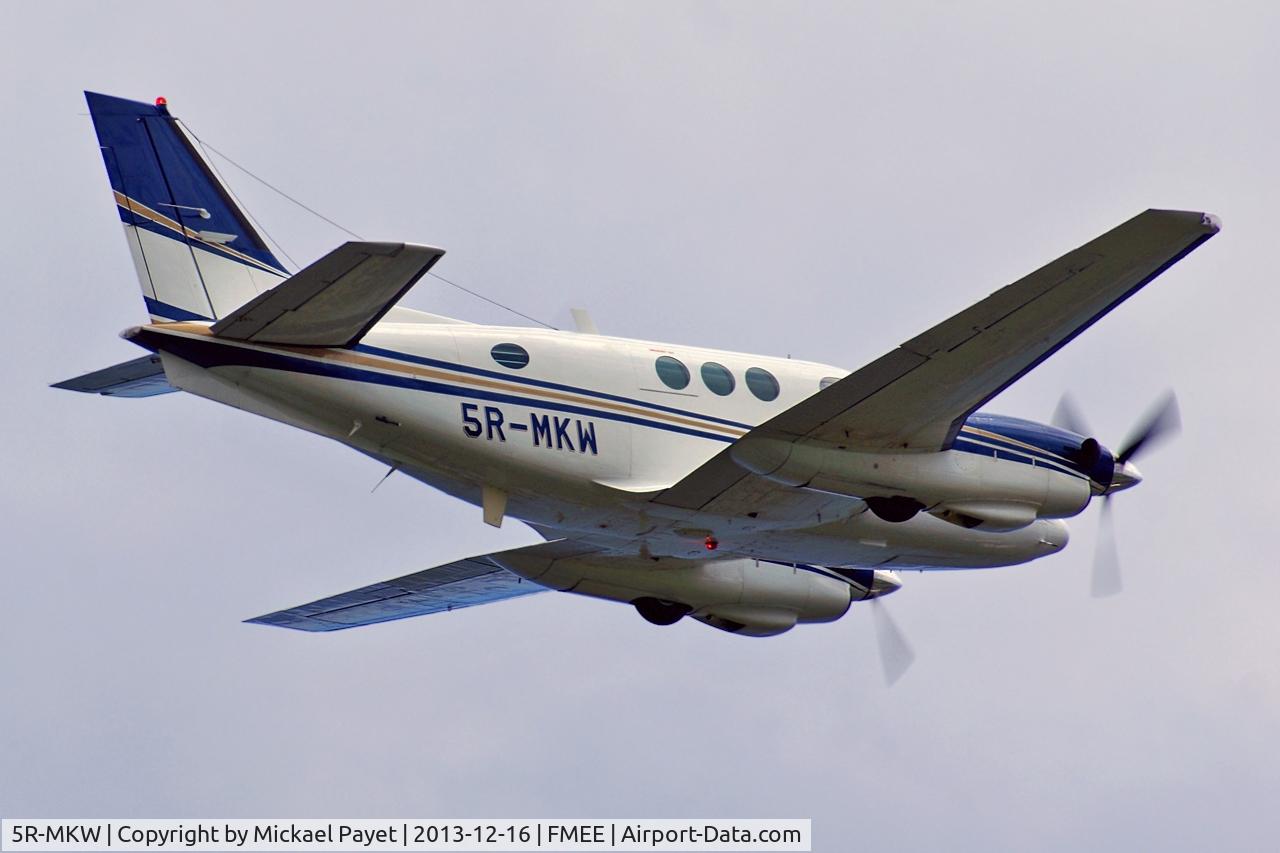 5R-MKW, 1972 Beech E90 King Air C/N LW-47, Taking off rwy 12