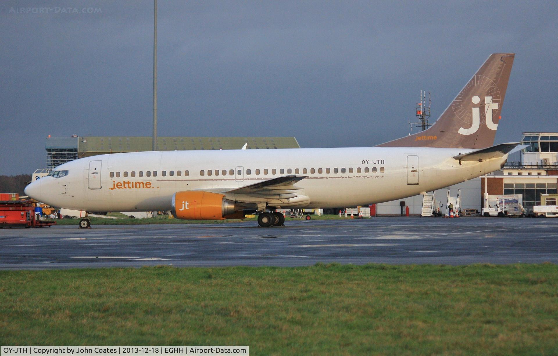 OY-JTH, 1988 Boeing 737-3Y0 C/N 24255, Rare unobstructed view on cargo apron