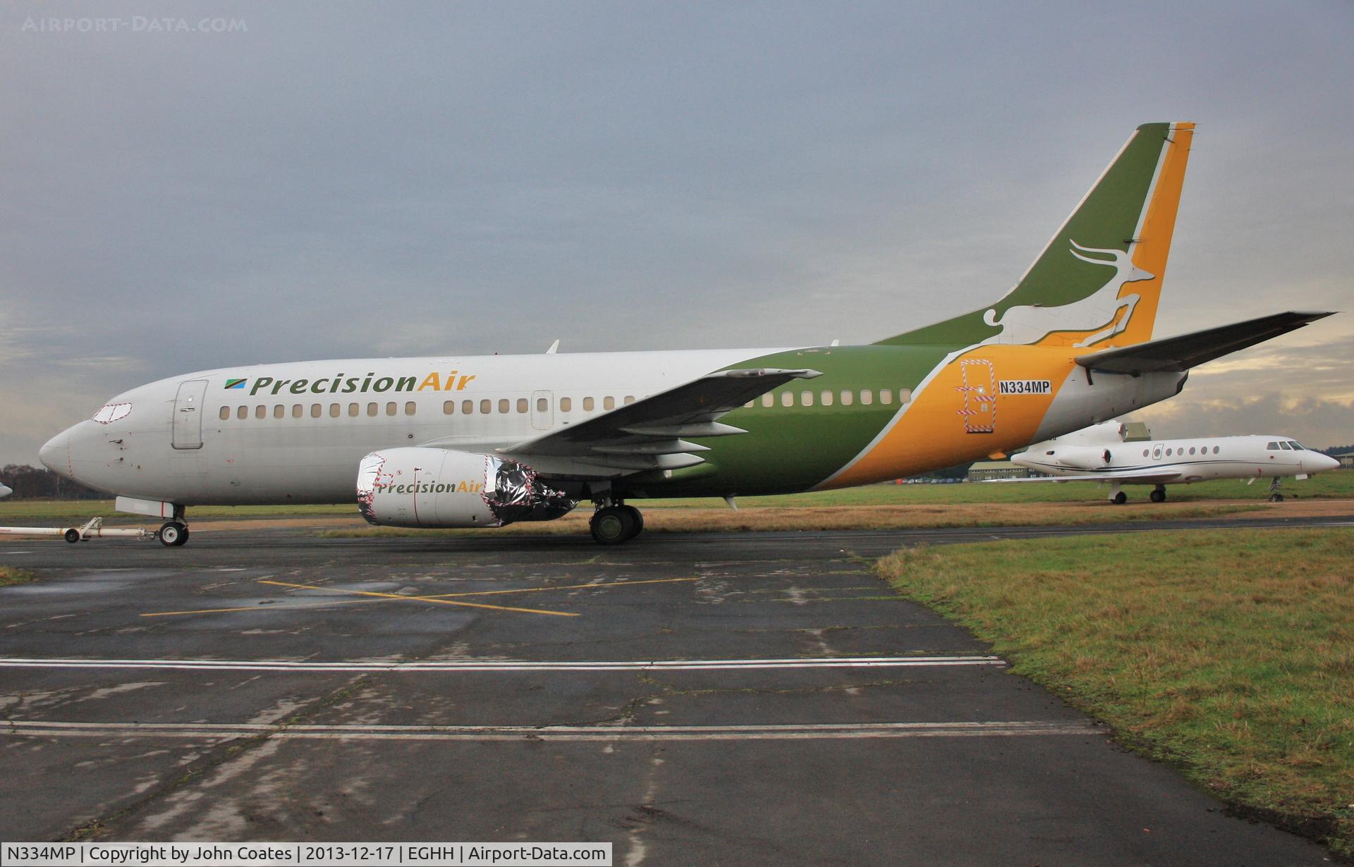 N334MP, 1999 Boeing 737-36N C/N 28596, Being towed back to European