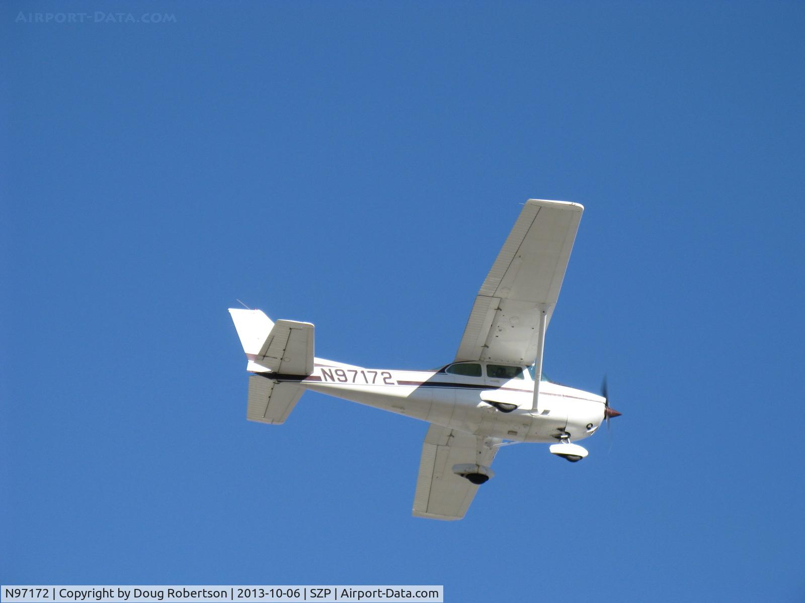 N97172, 1984 Cessna 172P C/N 17276162, 1984 Cessna 172P Skyhawk II, Lycoming O-320-D2J 160 Hp, takeoff climb Rwy 04