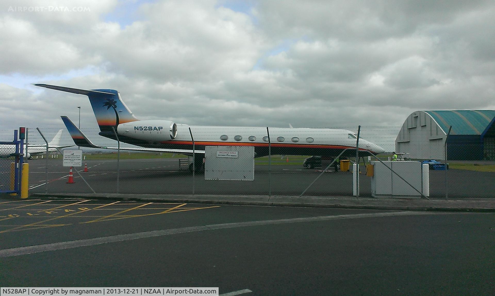 N528AP, 2007 Gulfstream Aerospace GV-SP (G550) C/N 5168, At Akl. Nice paint job.