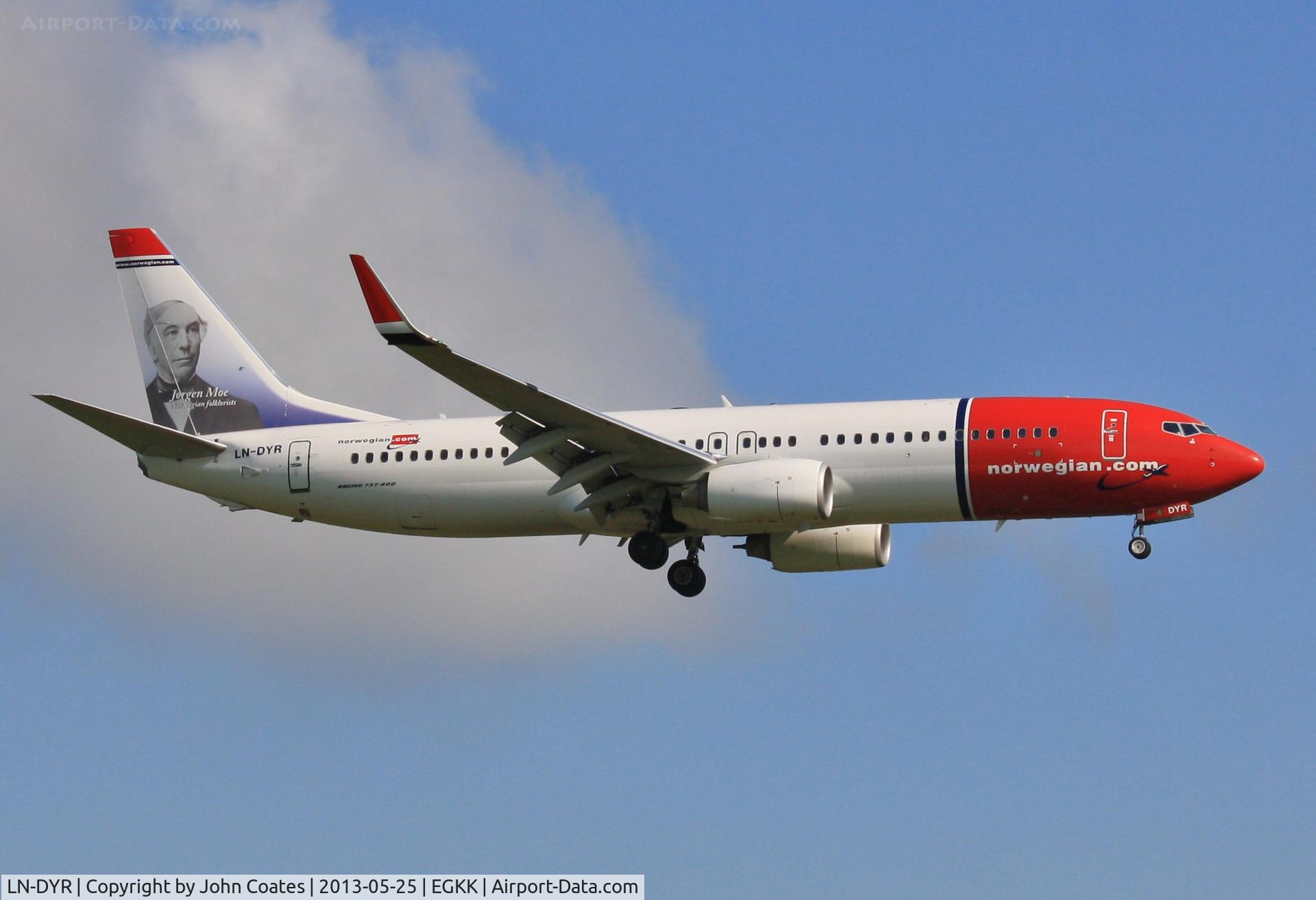 LN-DYR, 2011 Boeing 737-8JP C/N 40870, Finals to 08R