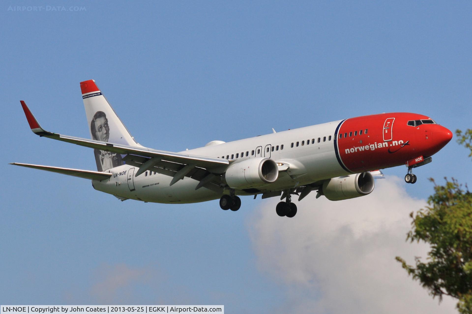 LN-NOE, 2008 Boeing 737-8Q8 C/N 35283, On approach to 08R