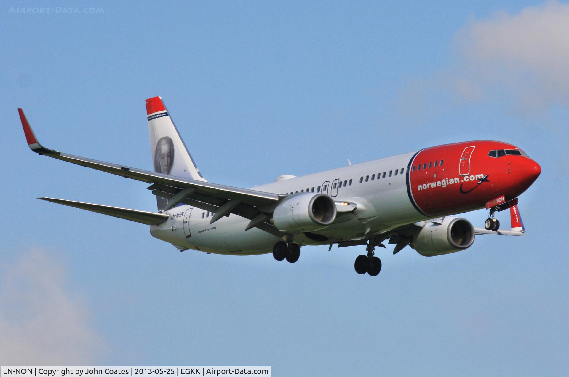 LN-NON, 2000 Boeing 737-86N C/N 28620, On approach to 08R