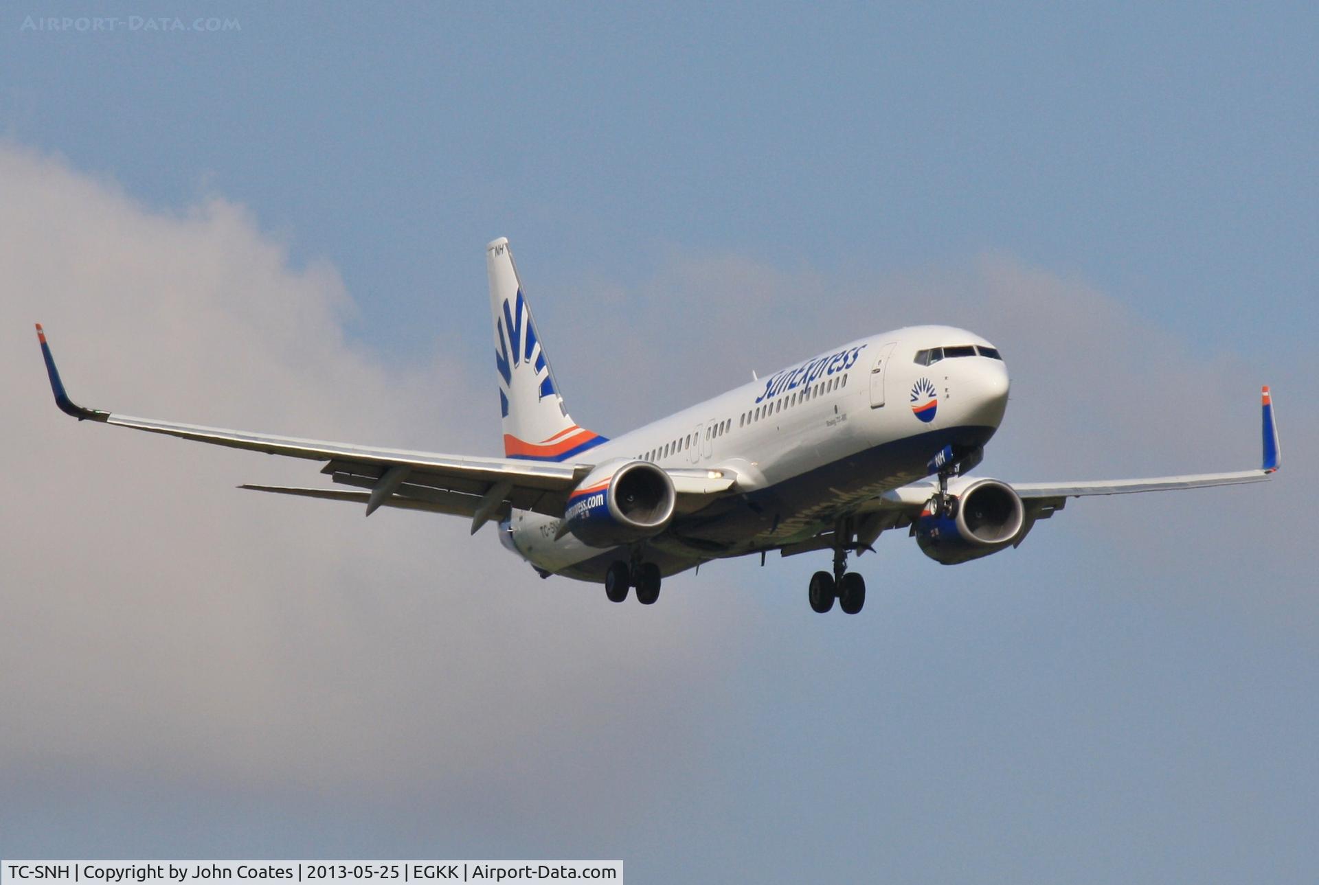 TC-SNH, 2005 Boeing 737-8FH C/N 30826, On approach to 08R