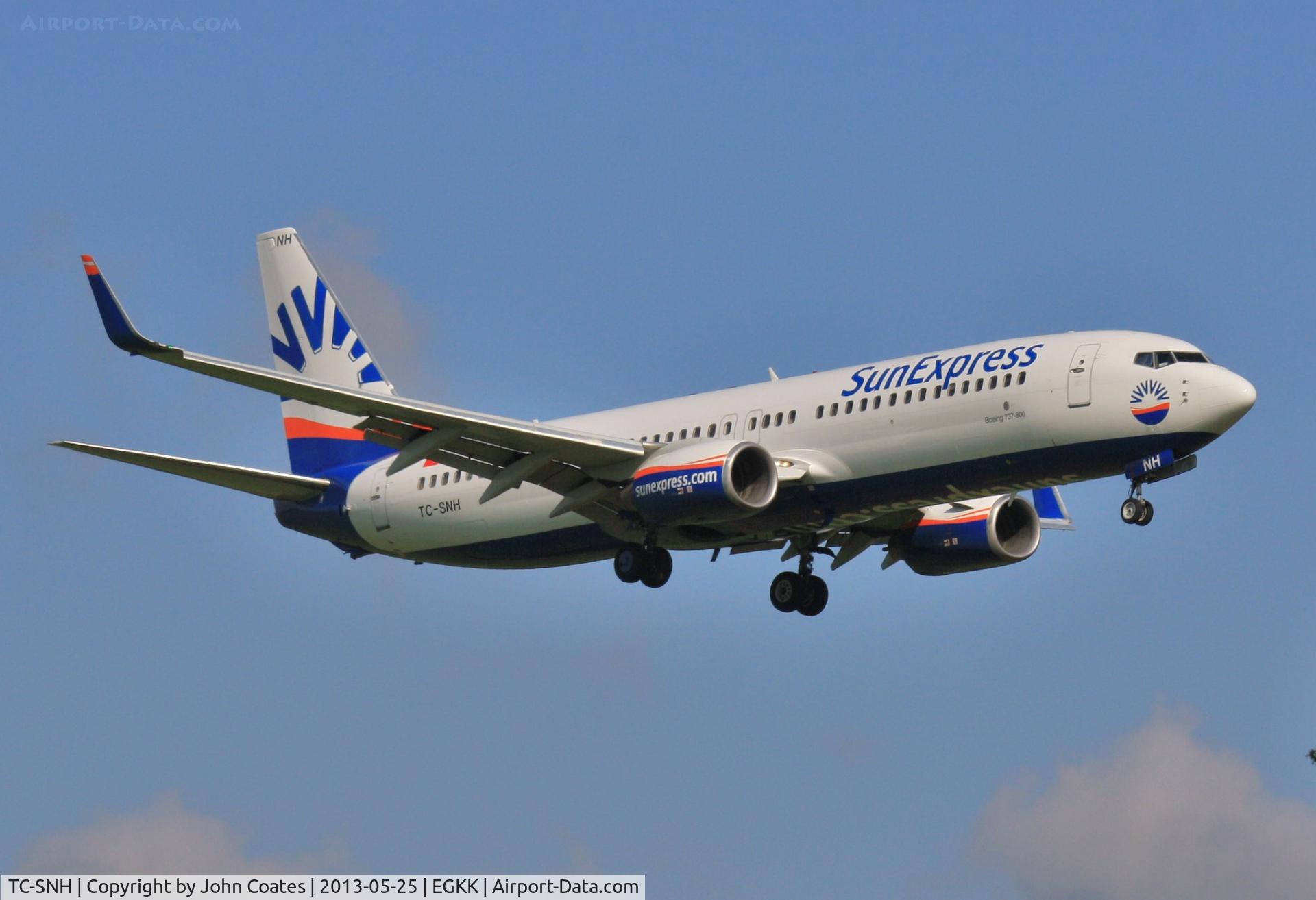 TC-SNH, 2005 Boeing 737-8FH C/N 30826, On approach to 08R